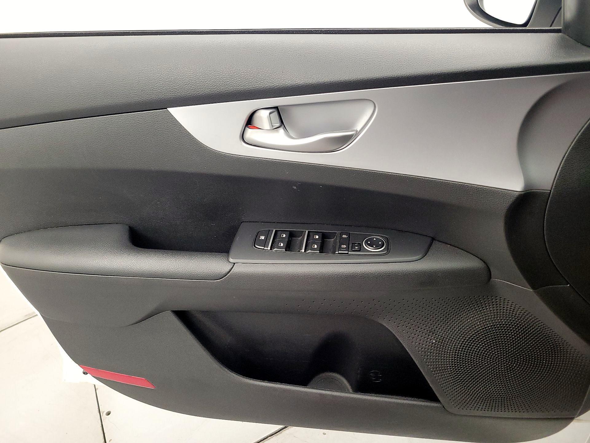 Thumbnail: 2023 Kia Forte - 12