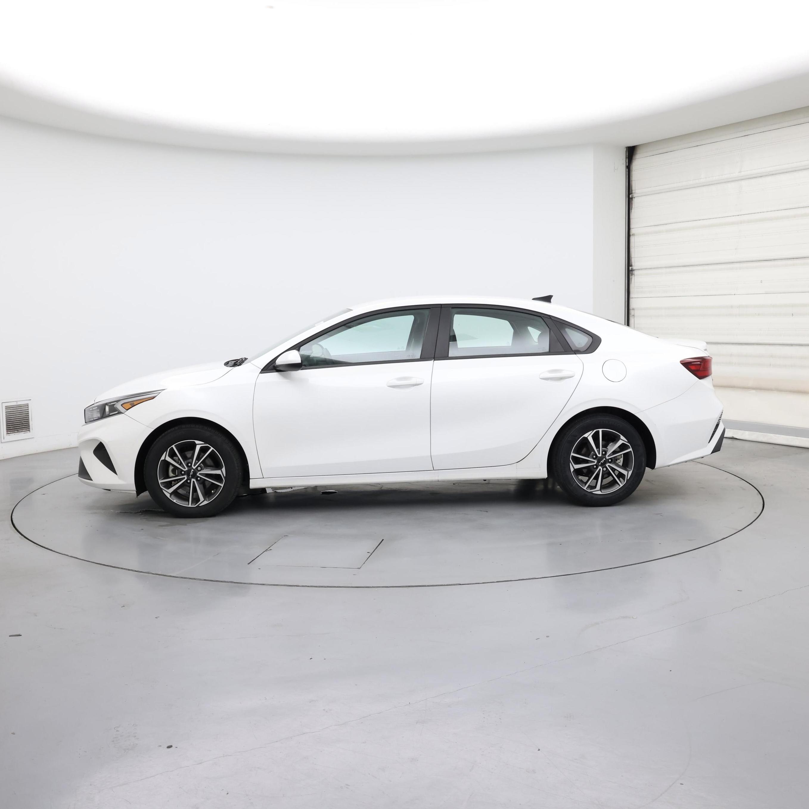 Thumbnail: 2023 Kia Forte - 3