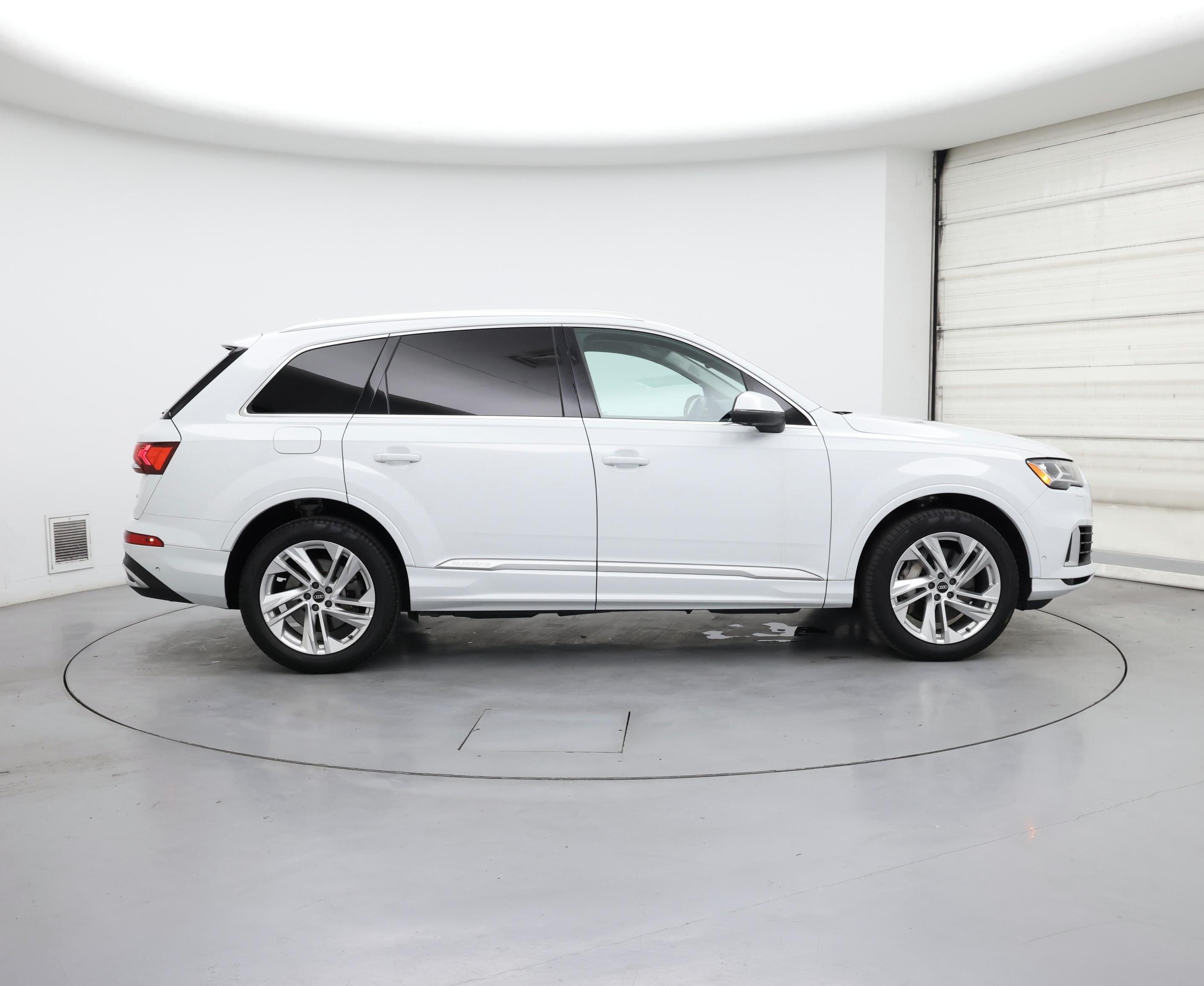 Thumbnail: 2021 Audi Q7 - 7