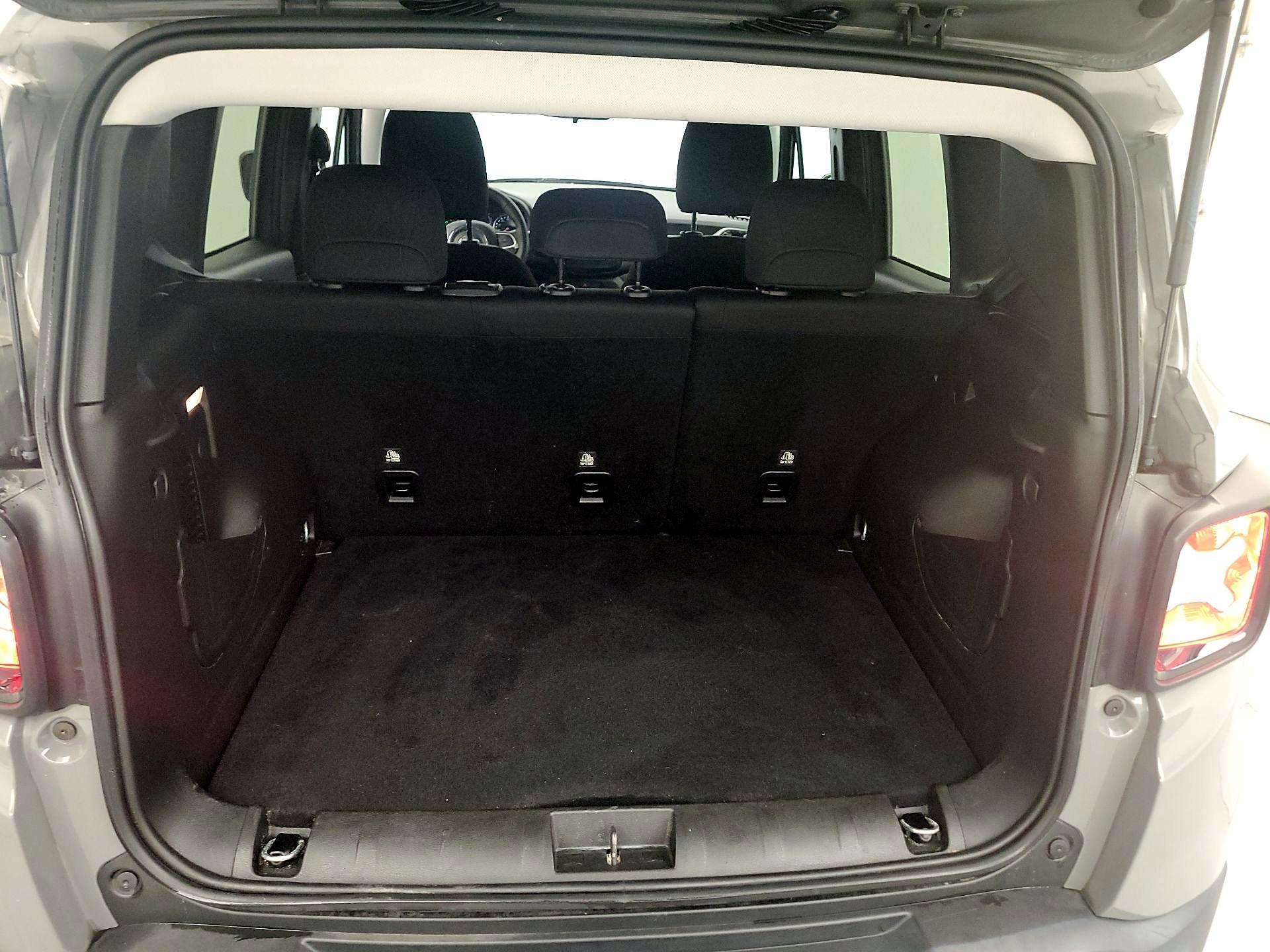 Thumbnail: 2020 Jeep Renegade - 16