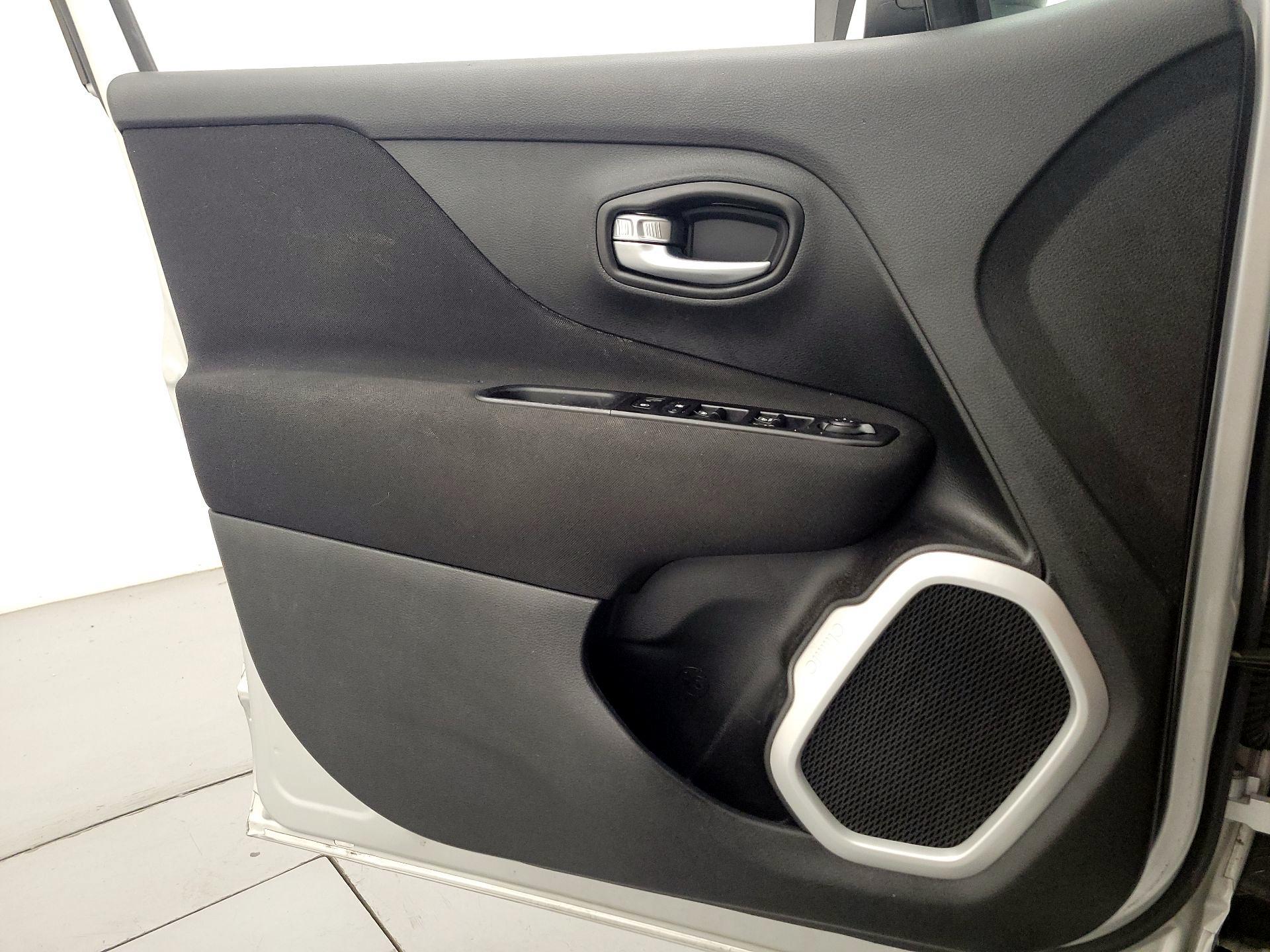 Thumbnail: 2020 Jeep Renegade - 12