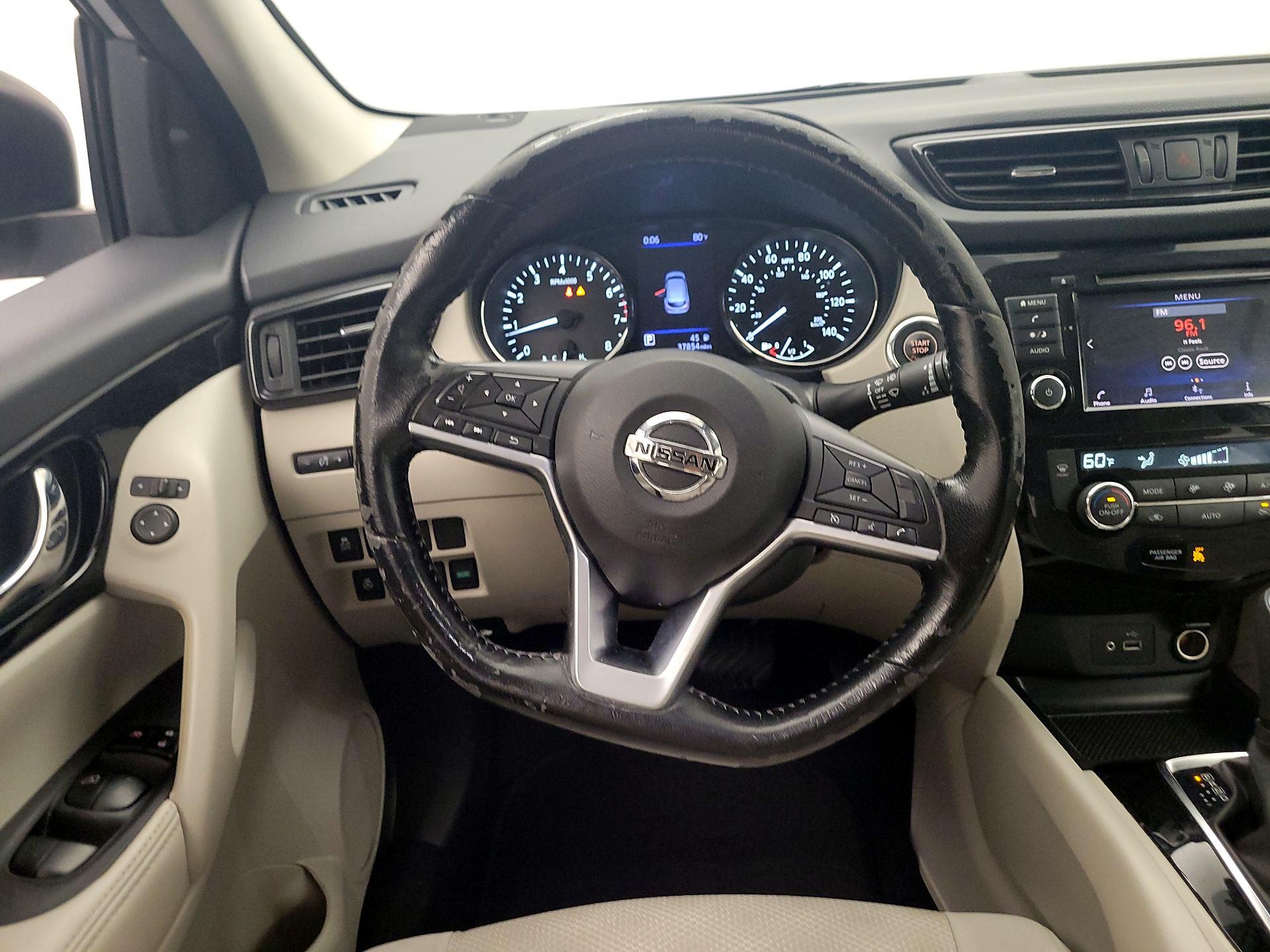 Thumbnail: 2020 Nissan Rogue Sport - 10