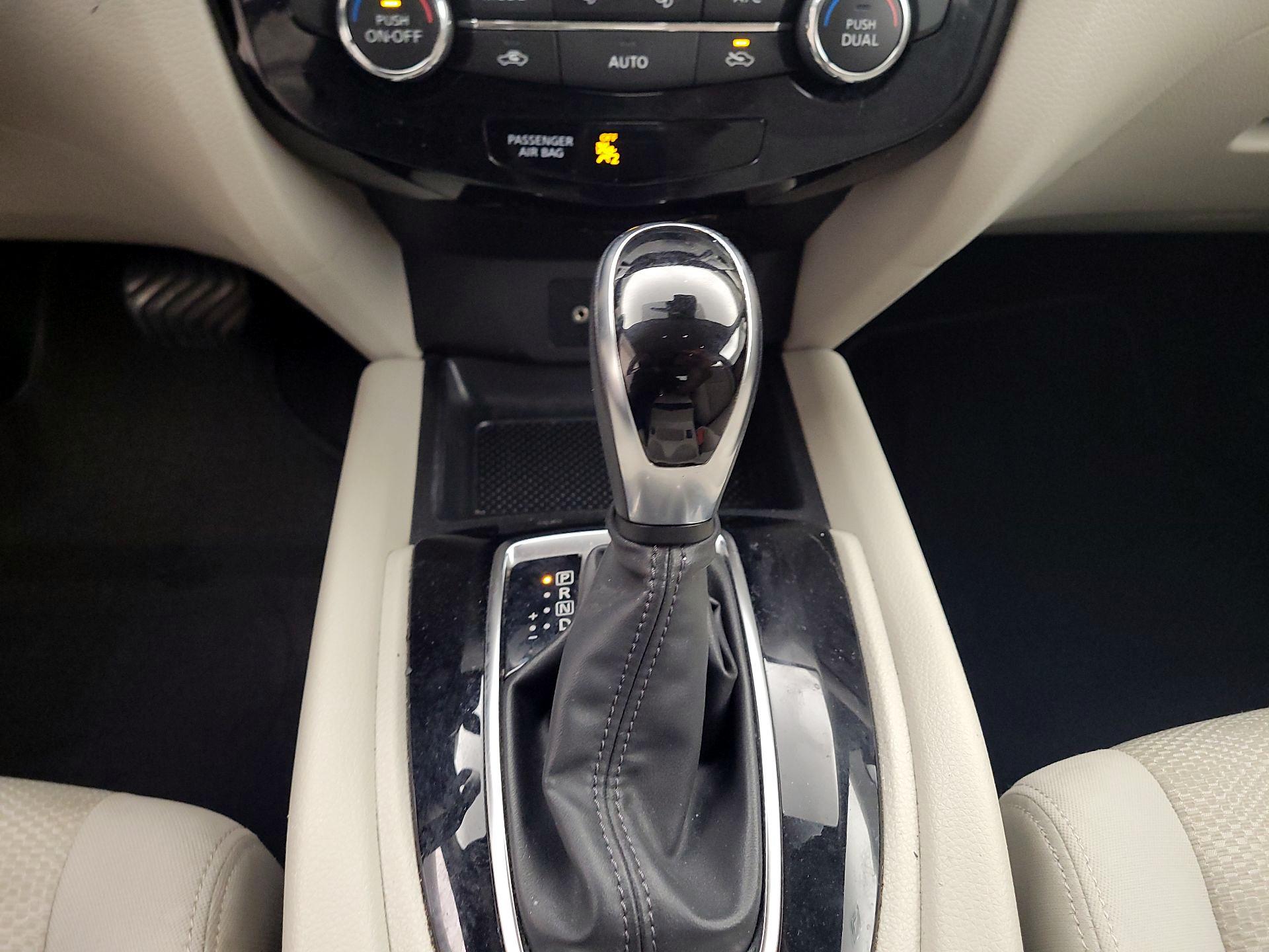 Thumbnail: 2020 Nissan Rogue Sport - 15