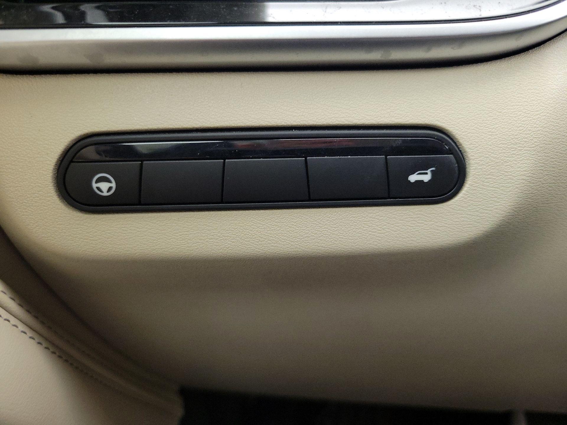 Thumbnail: 2023 INFINITI QX60 - 13