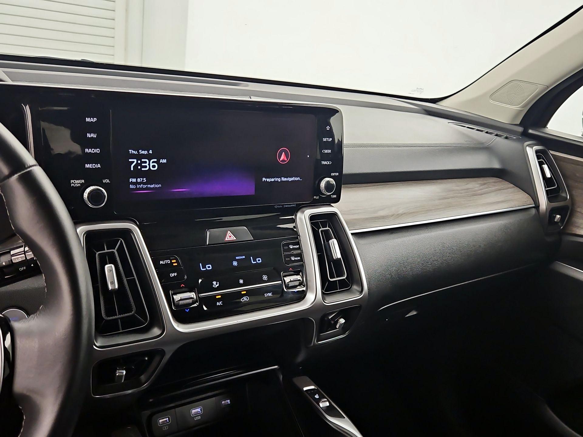 Thumbnail: 2022 Kia Sorento - 16