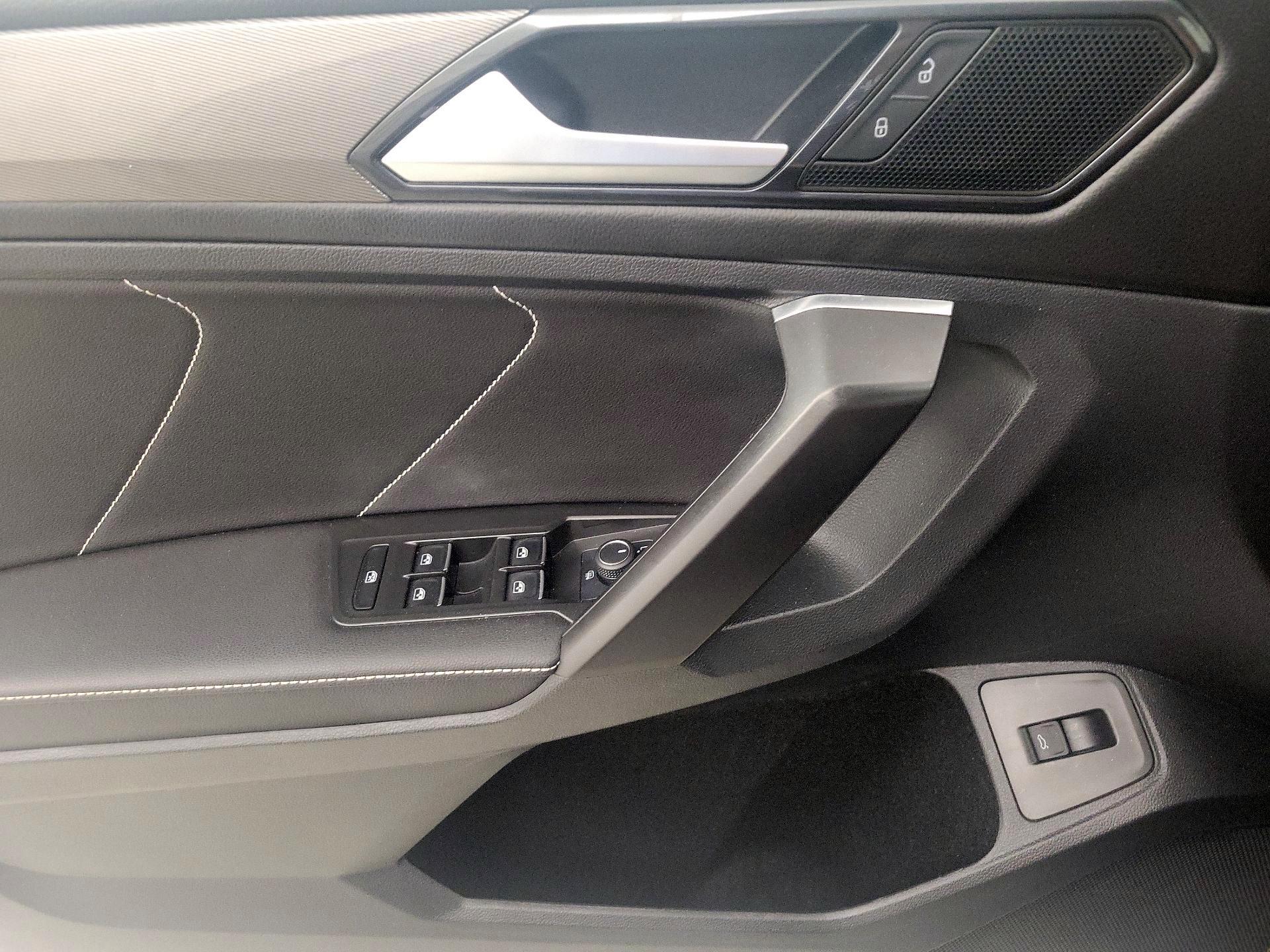 Thumbnail: 2022 Volkswagen Tiguan - 12