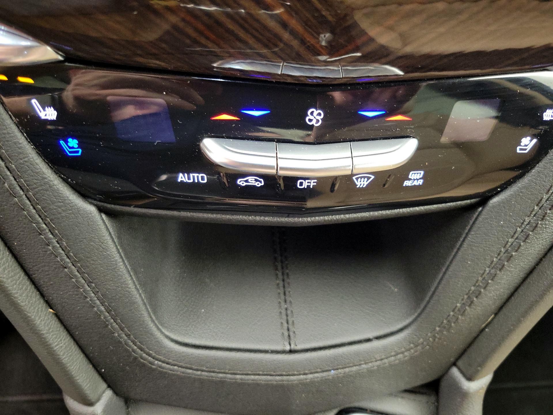 Thumbnail: 2023 Cadillac XT6 - 17