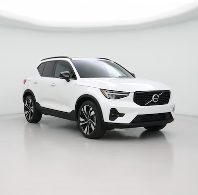 2023 Volvo XC40 B5 Plus Dark Theme