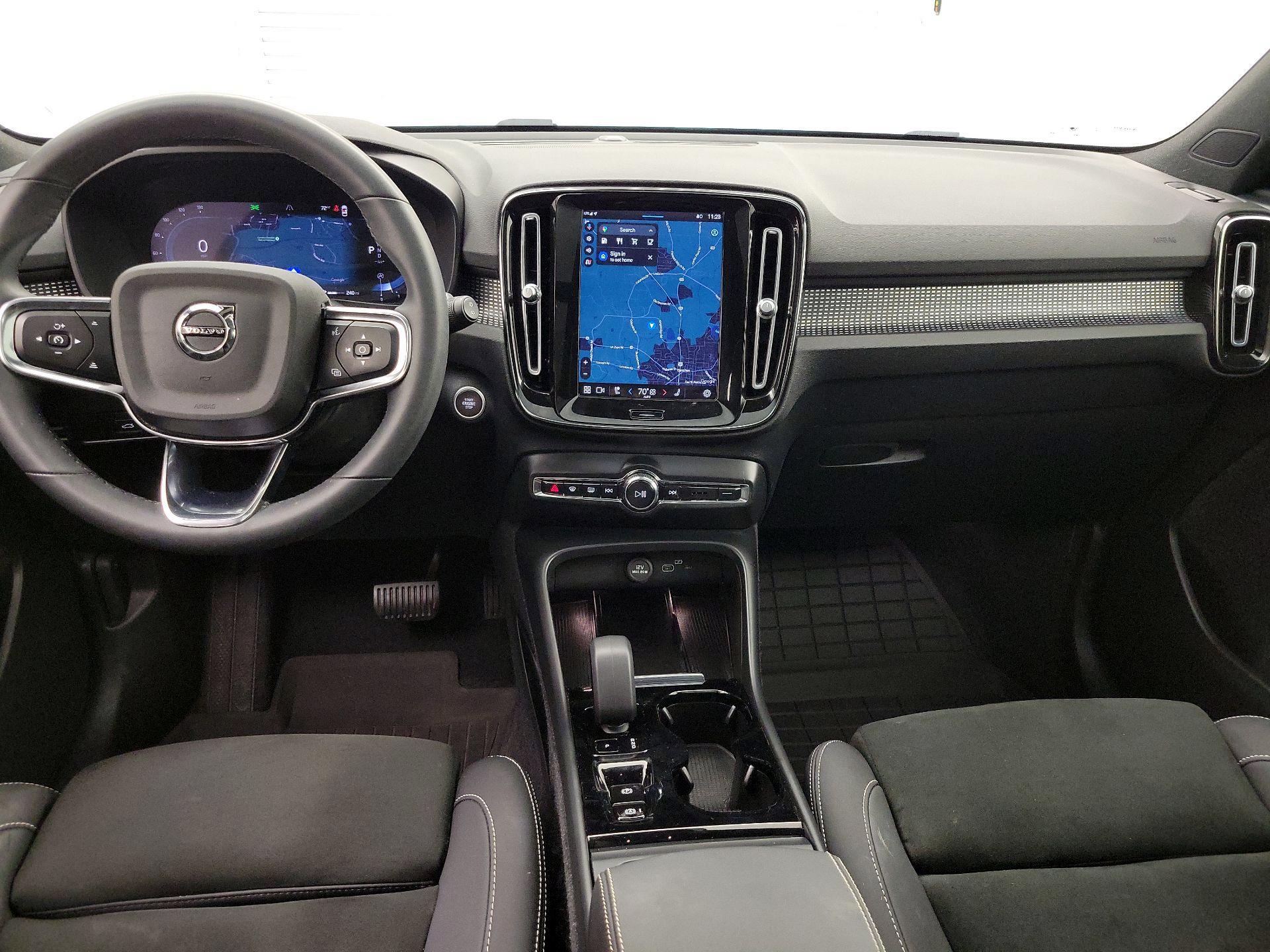 Thumbnail: 2023 Volvo XC40 - 9