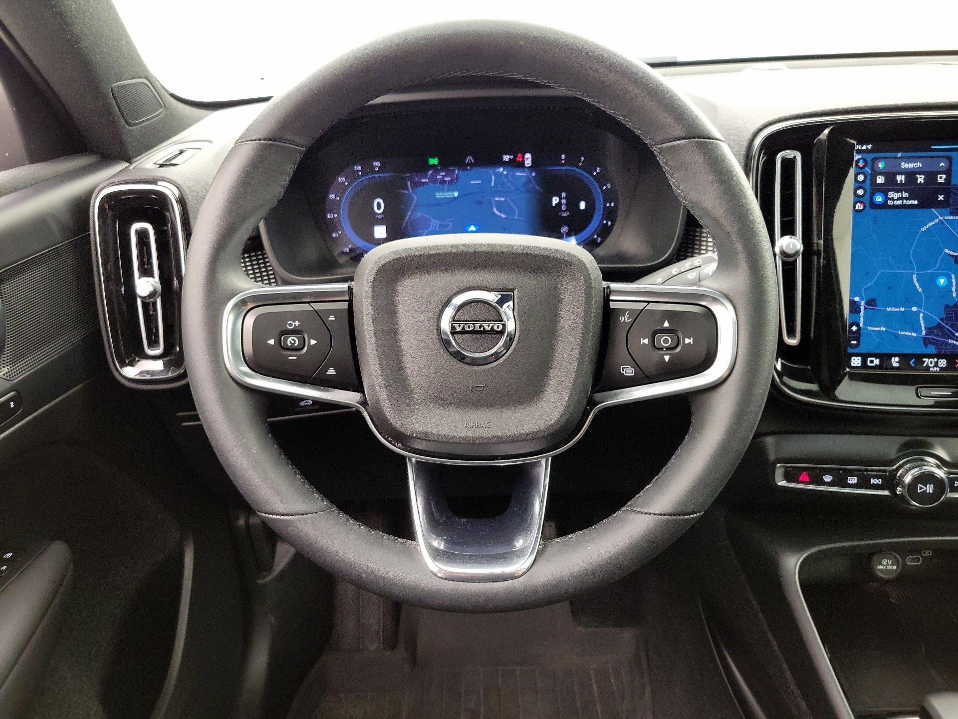 Thumbnail: 2023 Volvo XC40 - 10