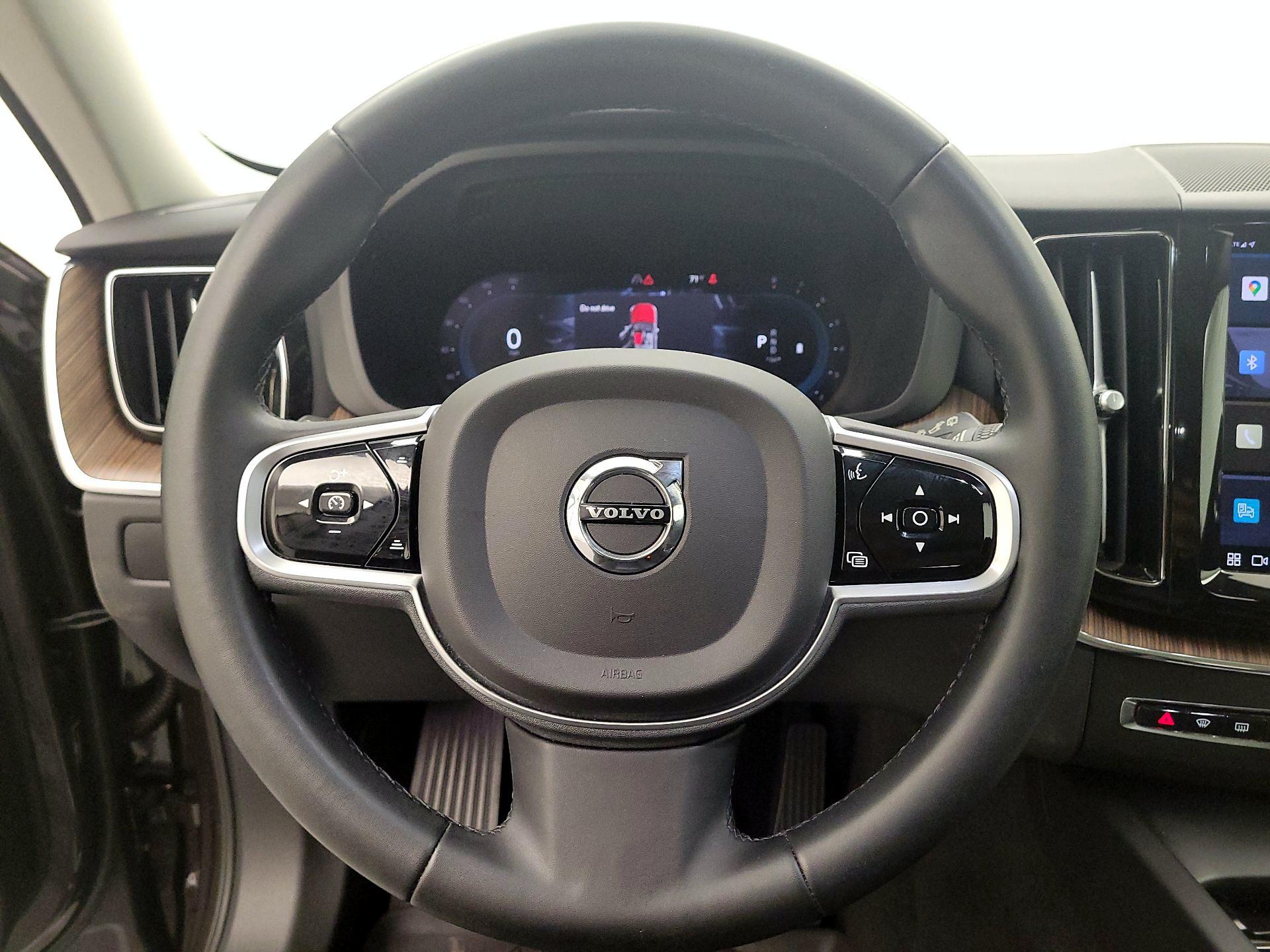 Thumbnail: 2023 Volvo XC60 - 10