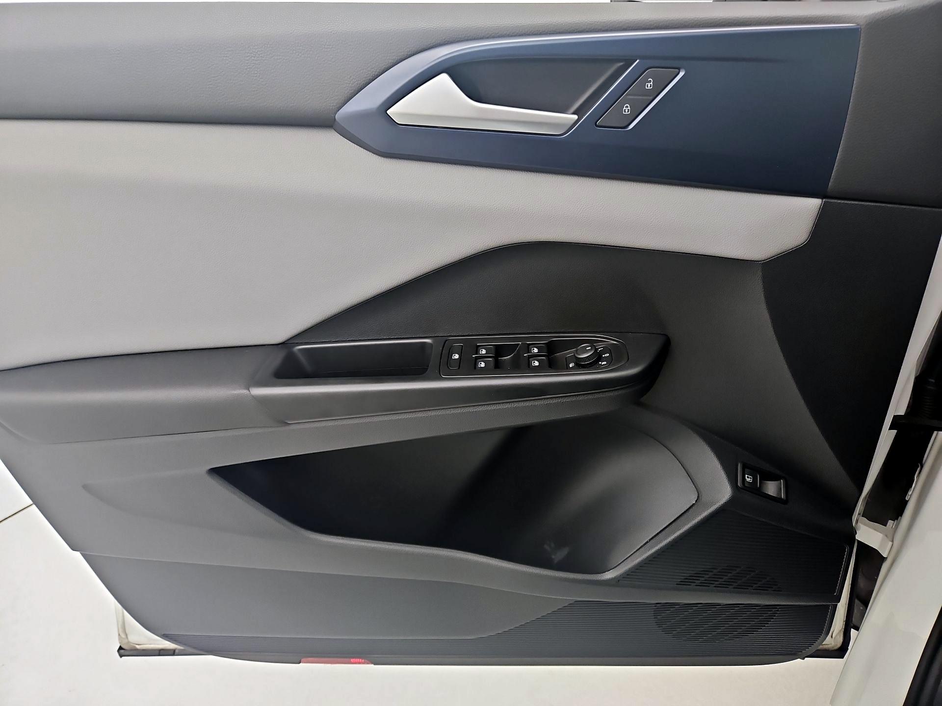 Thumbnail: 2022 Volkswagen Taos - 12