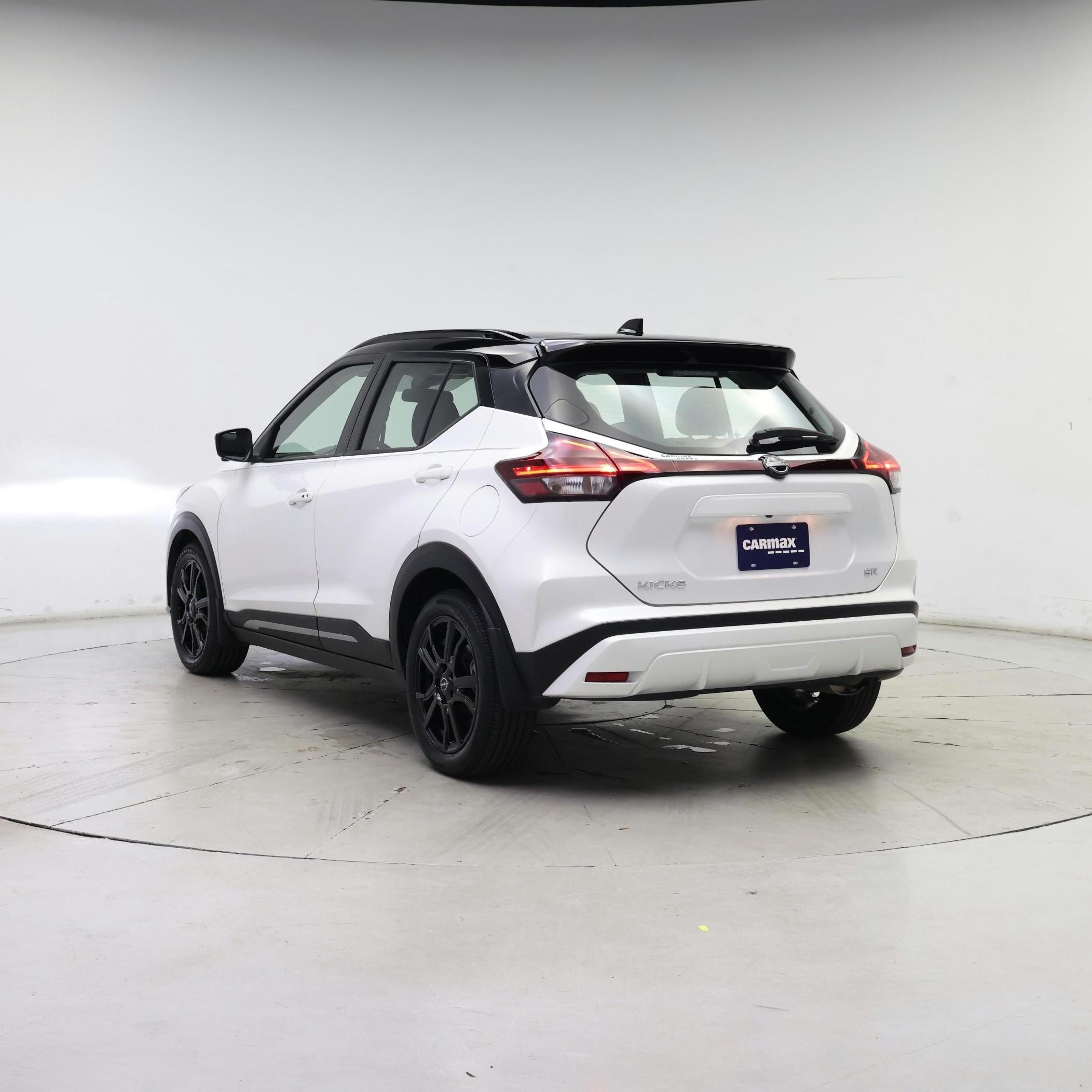 Thumbnail: 2023 Nissan Kicks - 2