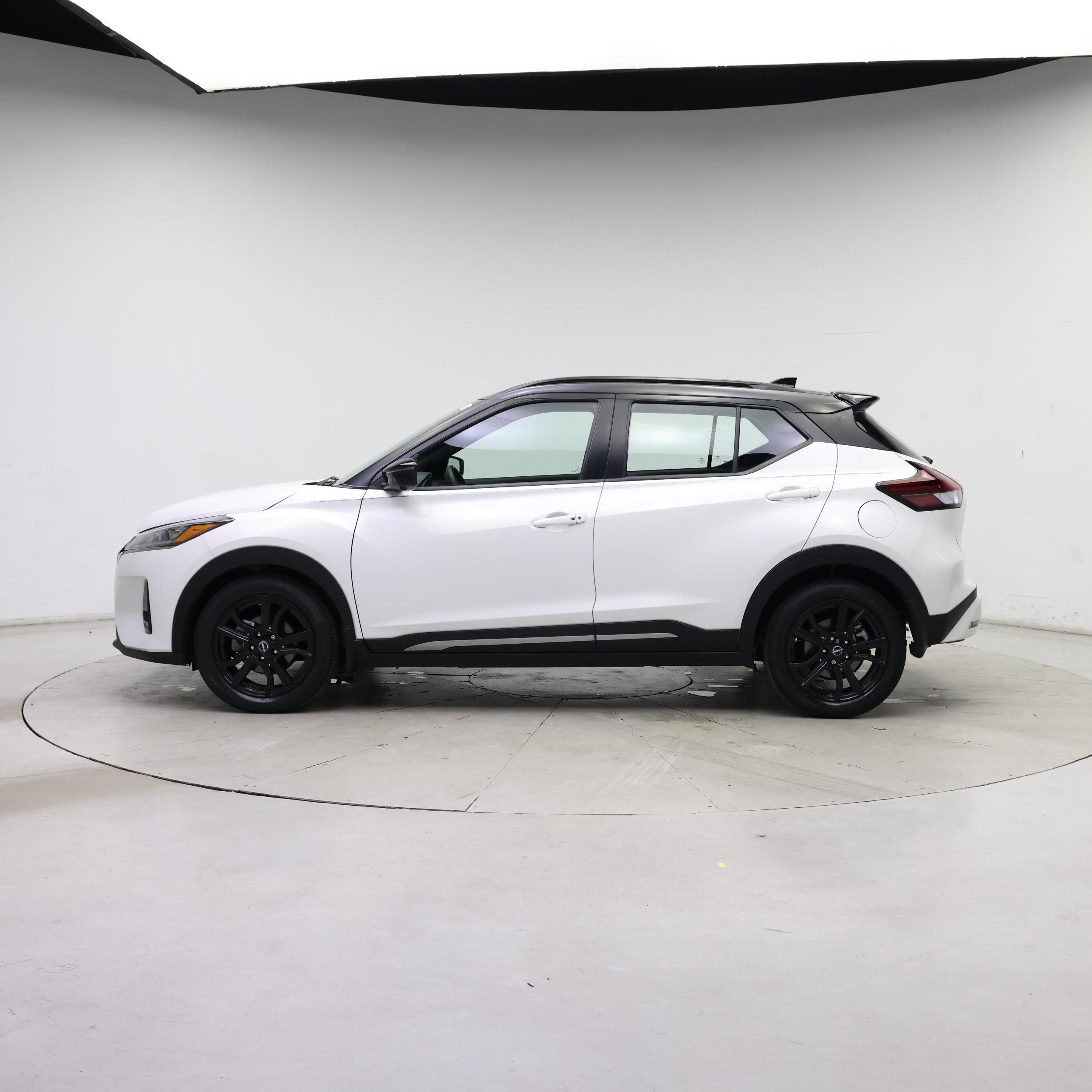 Thumbnail: 2023 Nissan Kicks - 3