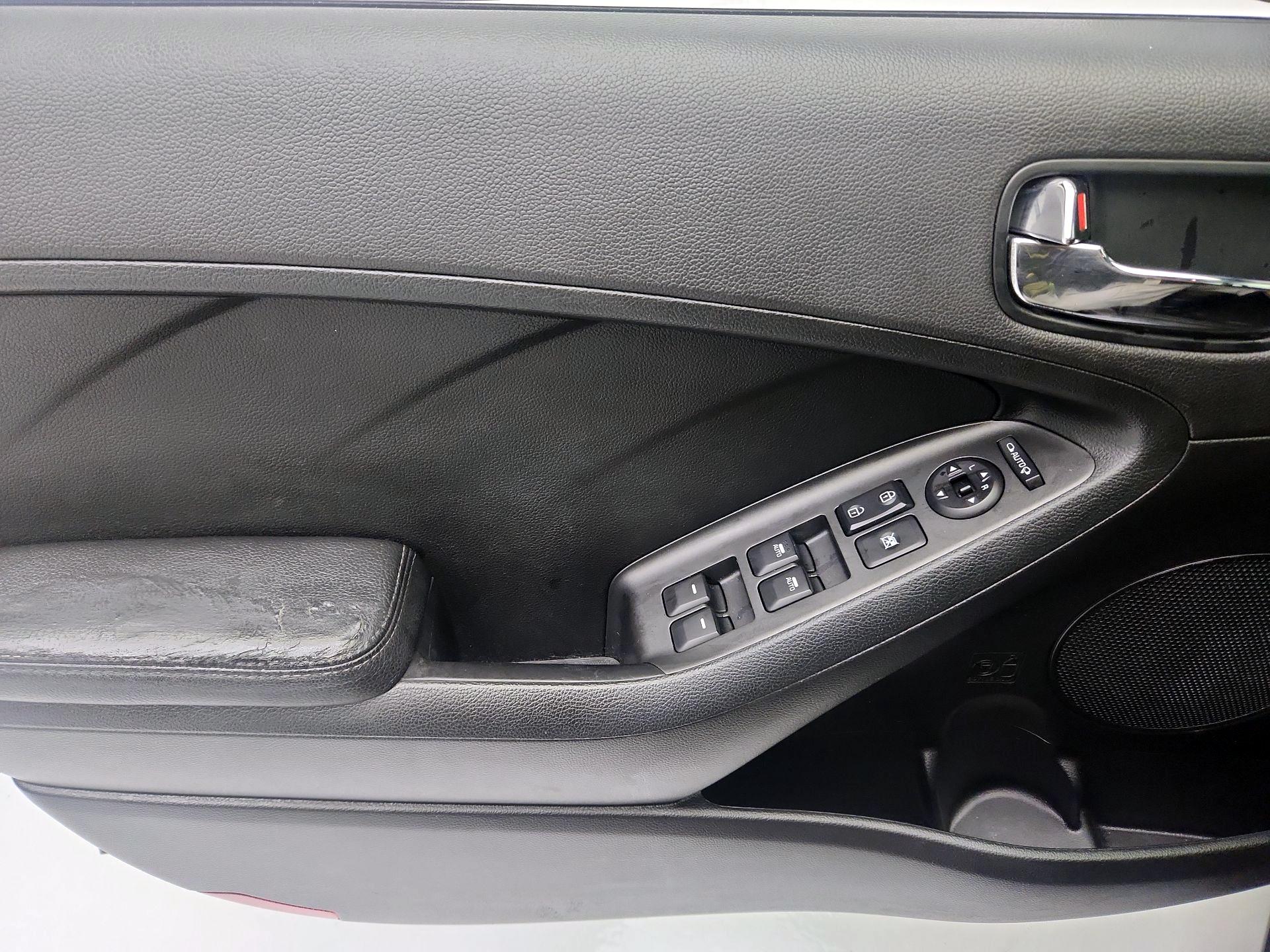 Thumbnail: 2016 Kia Forte - 12