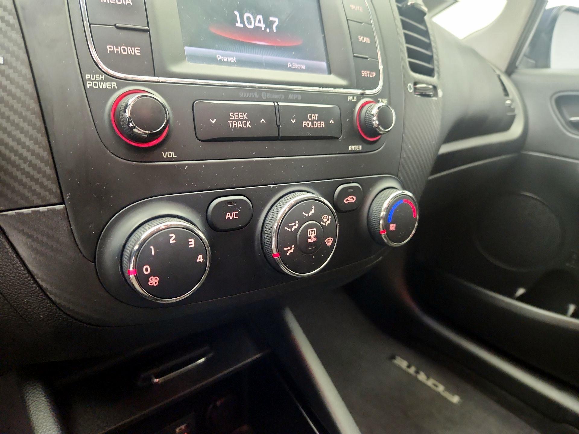 Thumbnail: 2016 Kia Forte - 16
