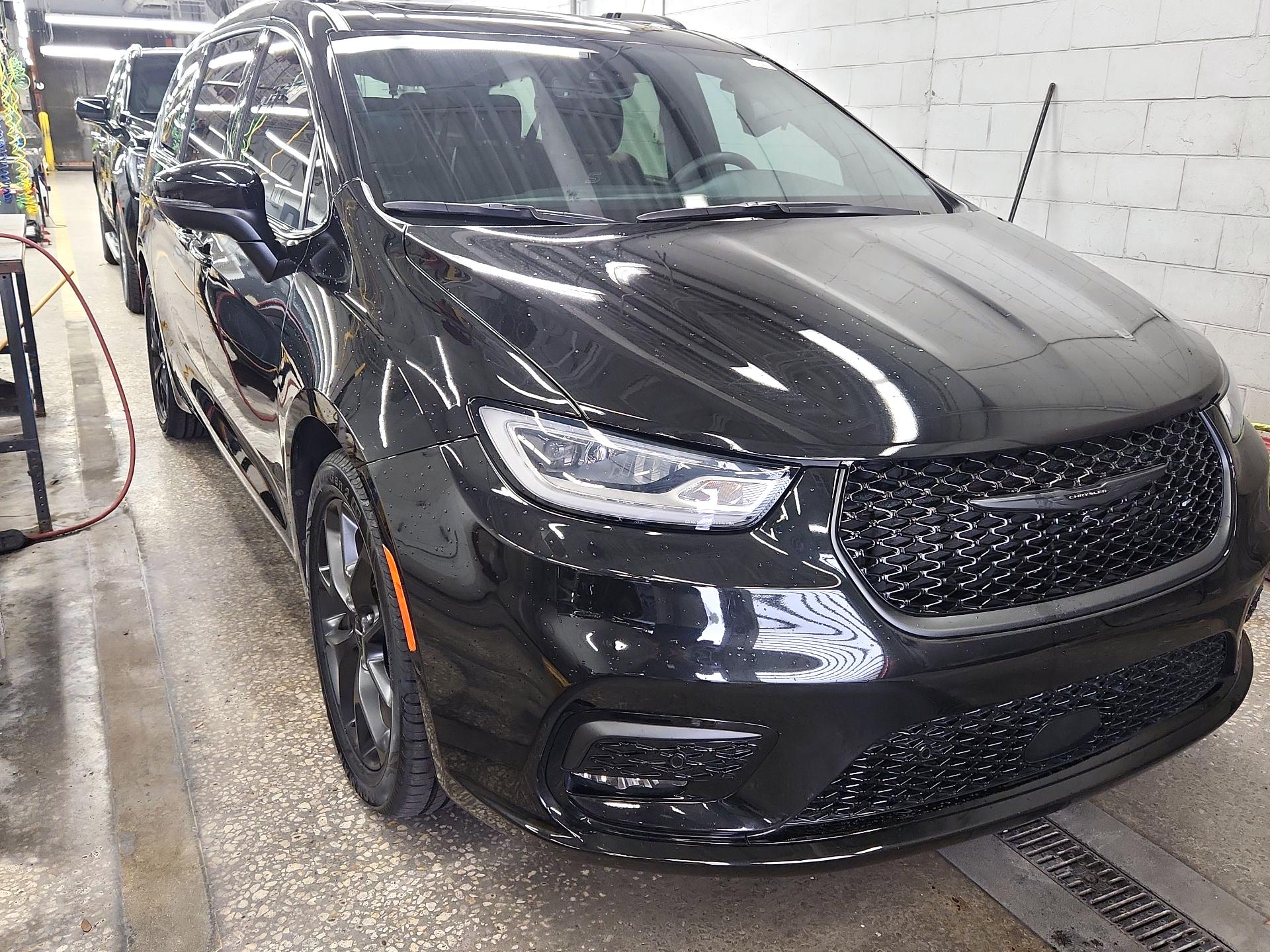 Thumbnail: 2023 Chrysler Pacifica - 1