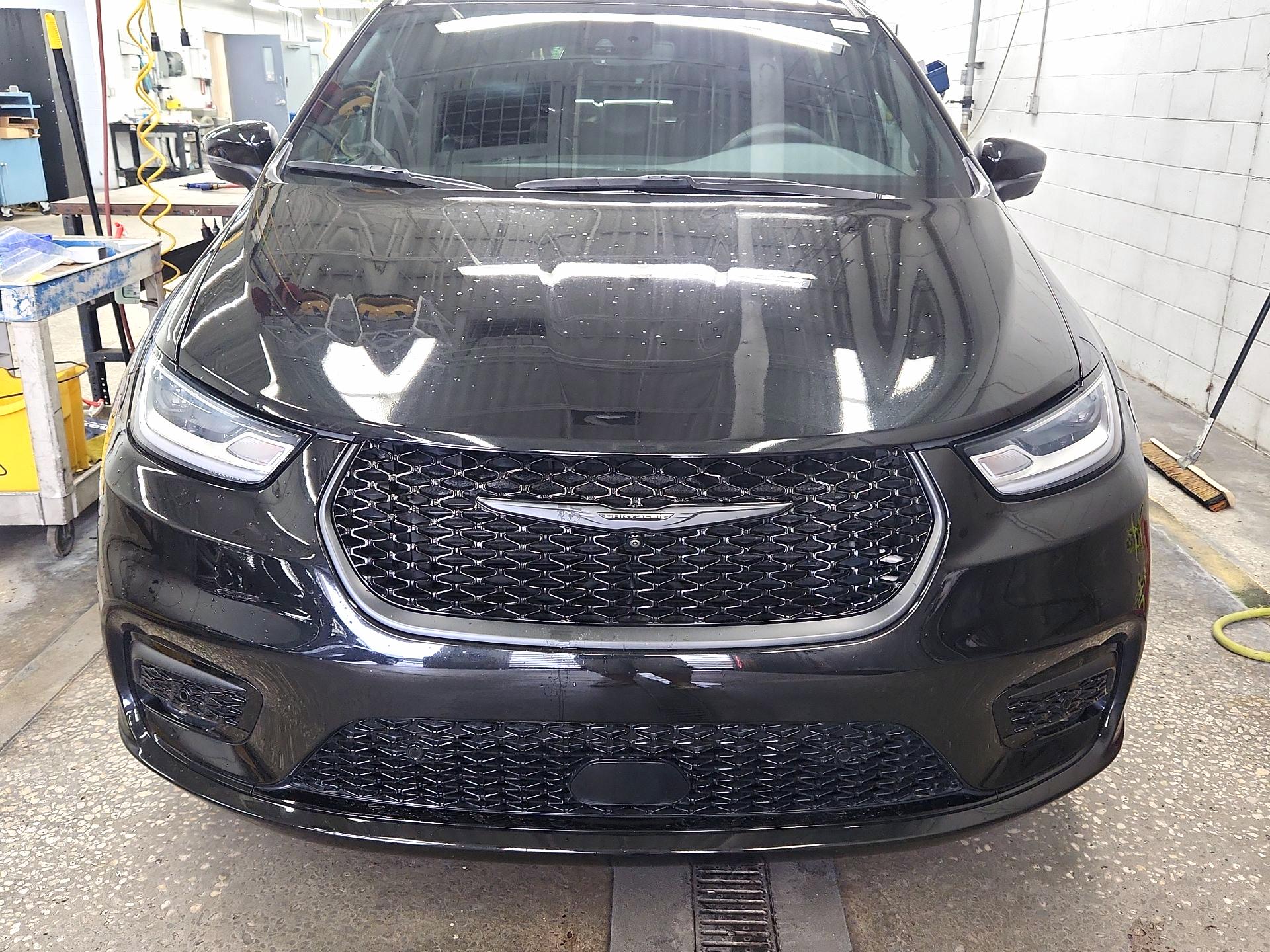 Thumbnail: 2023 Chrysler Pacifica - 2