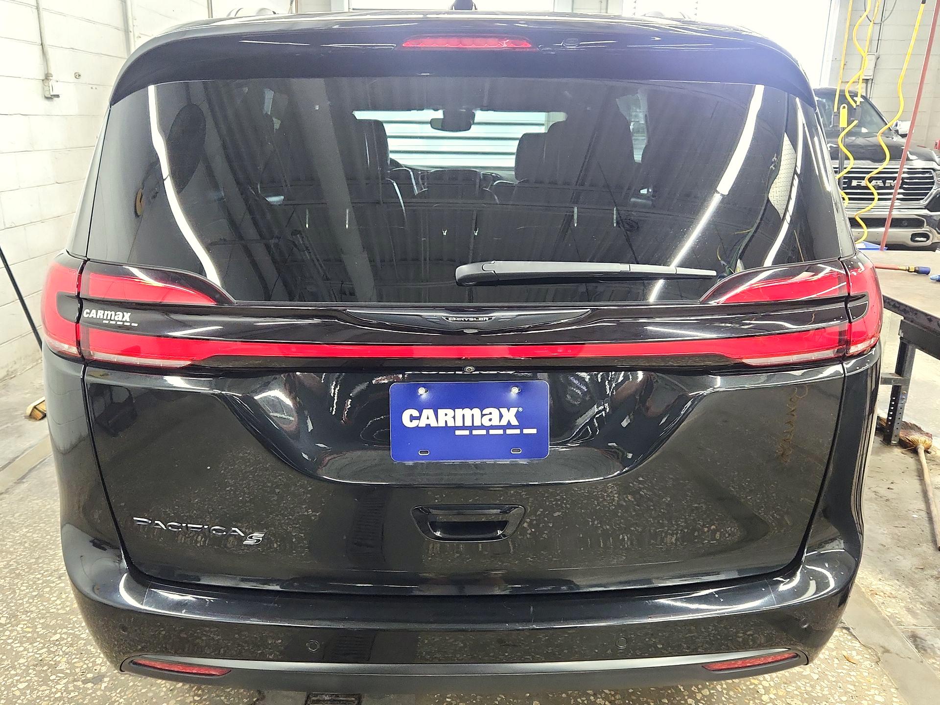 Thumbnail: 2023 Chrysler Pacifica - 6