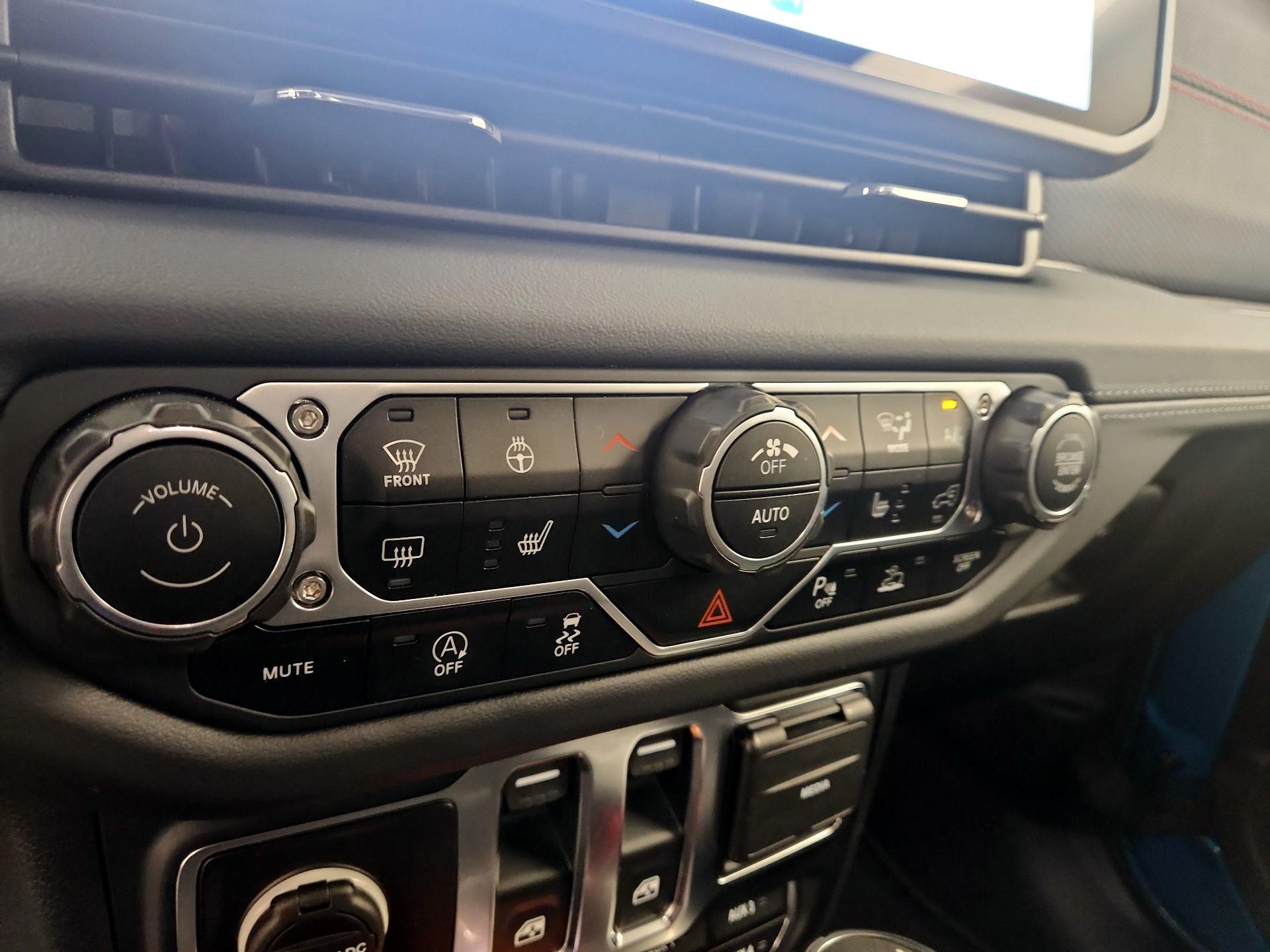 Thumbnail: 2024 Jeep Wrangler - 17