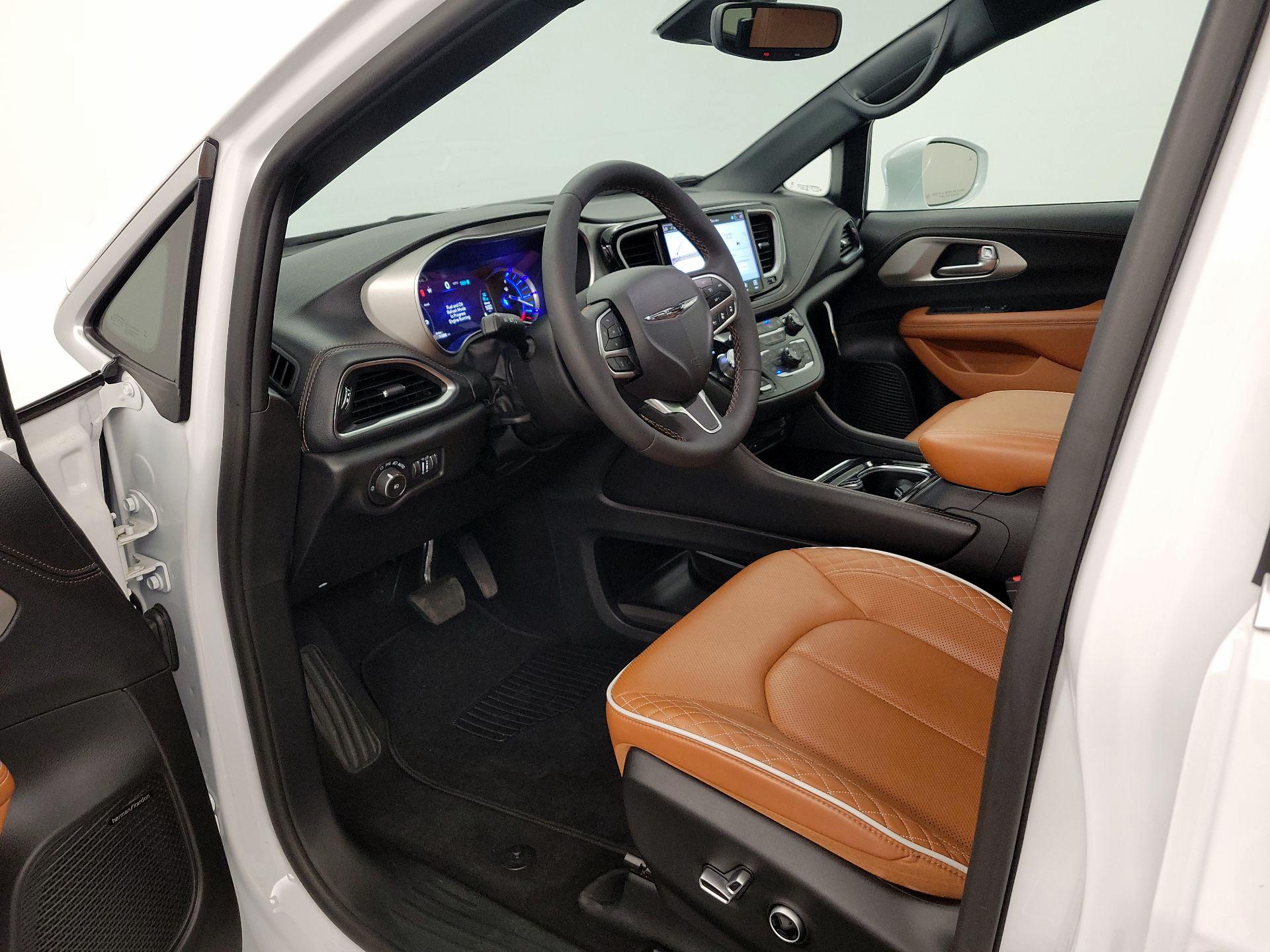 Thumbnail: 2024 Chrysler Pacifica - 11