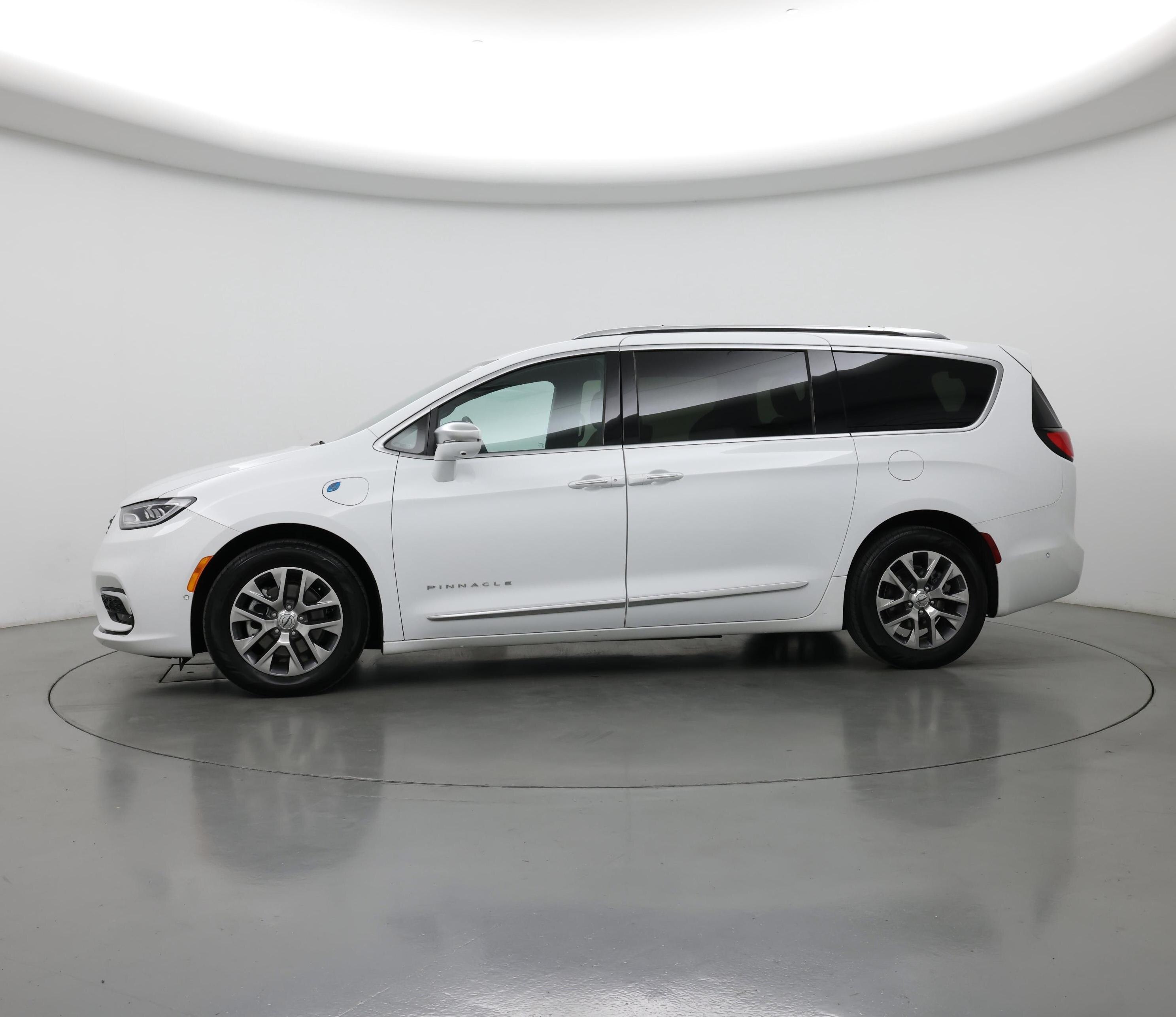 Thumbnail: 2024 Chrysler Pacifica - 3