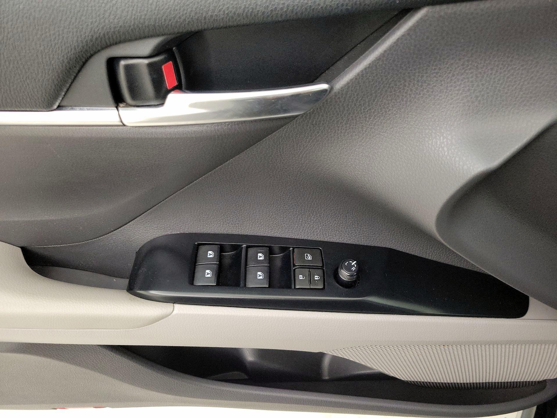 Thumbnail: 2020 Toyota Camry - 12