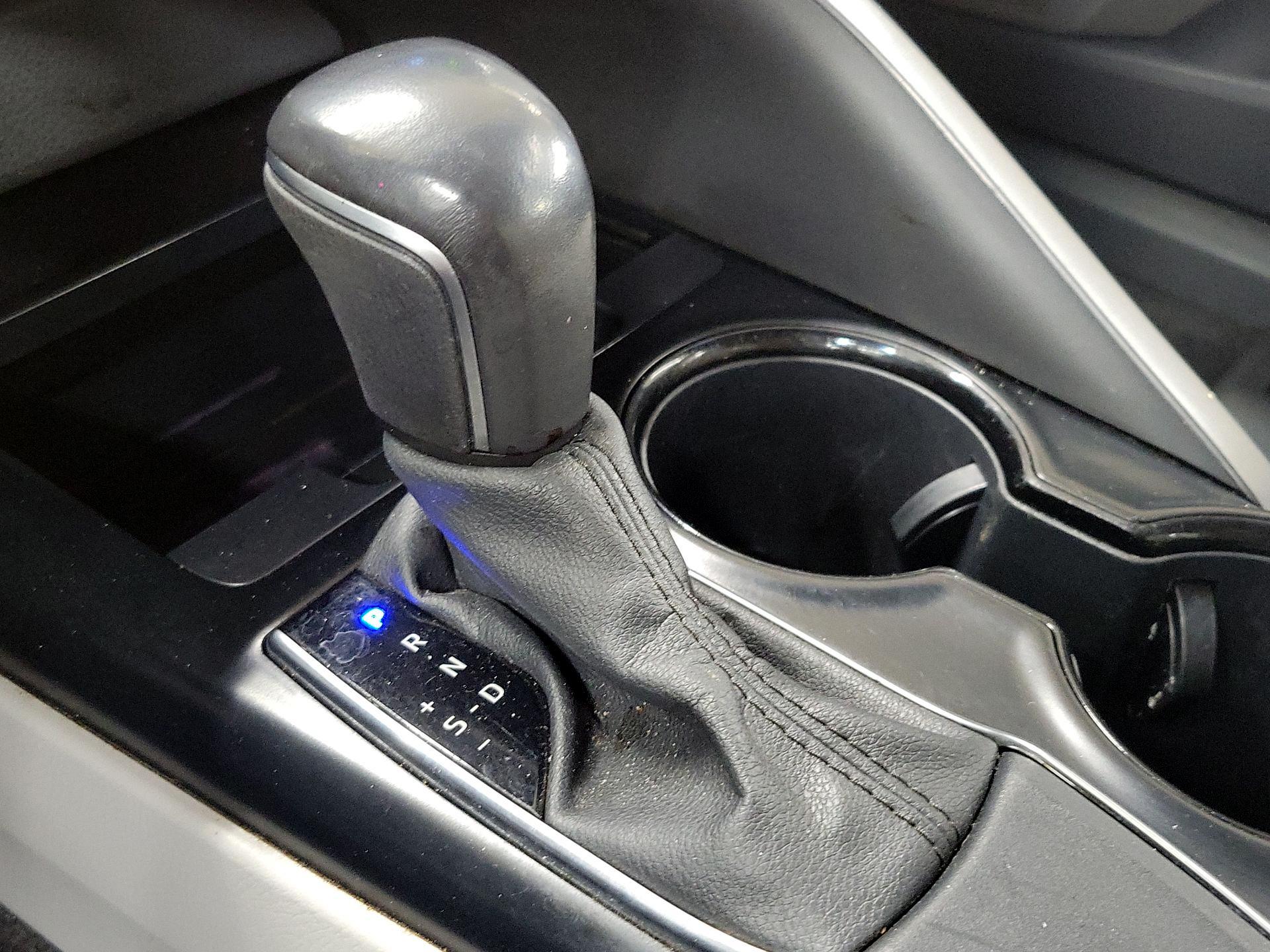 Thumbnail: 2020 Toyota Camry - 17