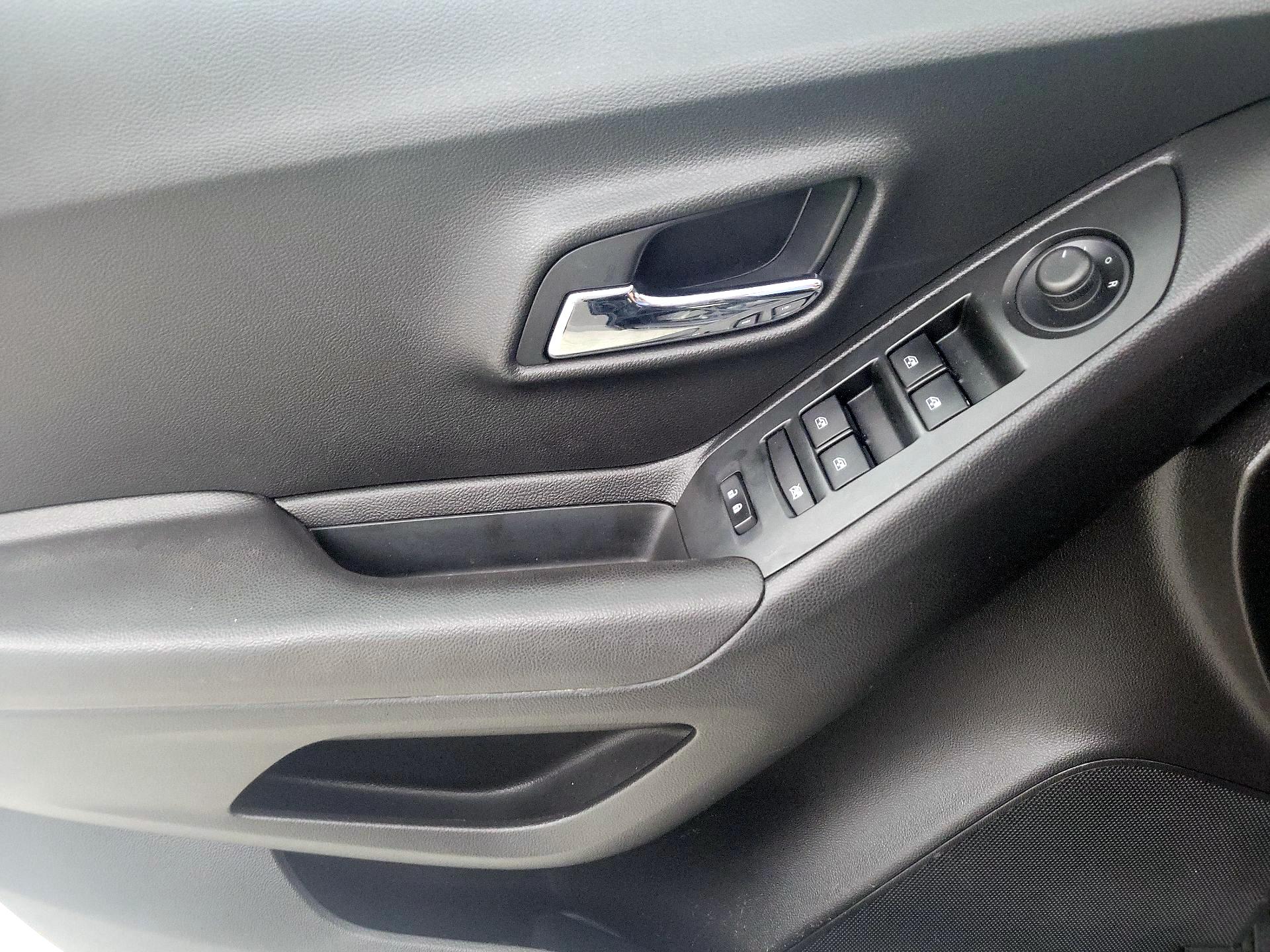 Thumbnail: 2020 Chevrolet Trax - 12