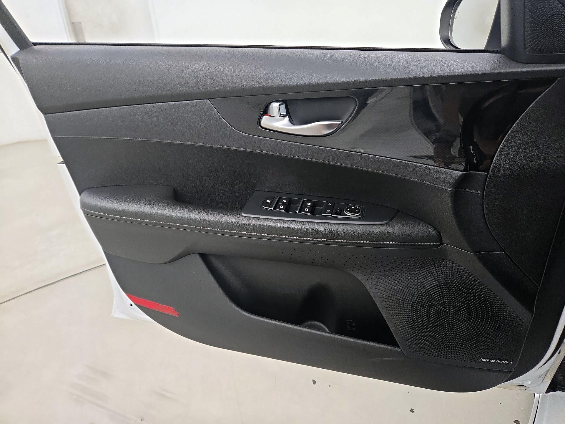 Thumbnail: 2021 Kia Forte - 12