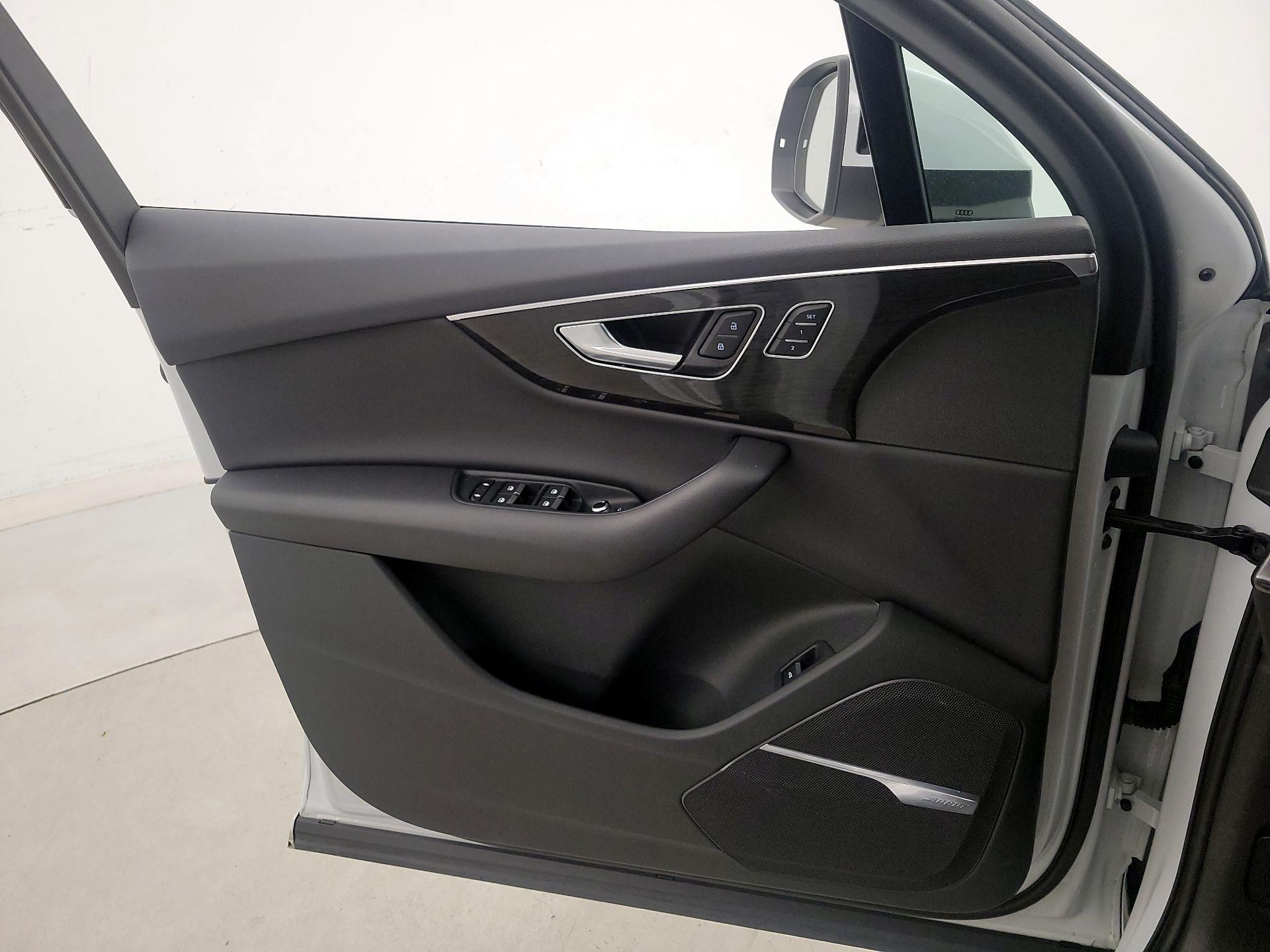 Thumbnail: 2020 Audi Q7 - 12