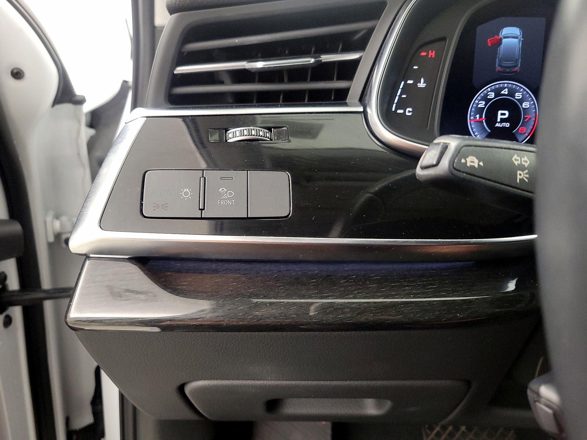 Thumbnail: 2020 Audi Q7 - 13