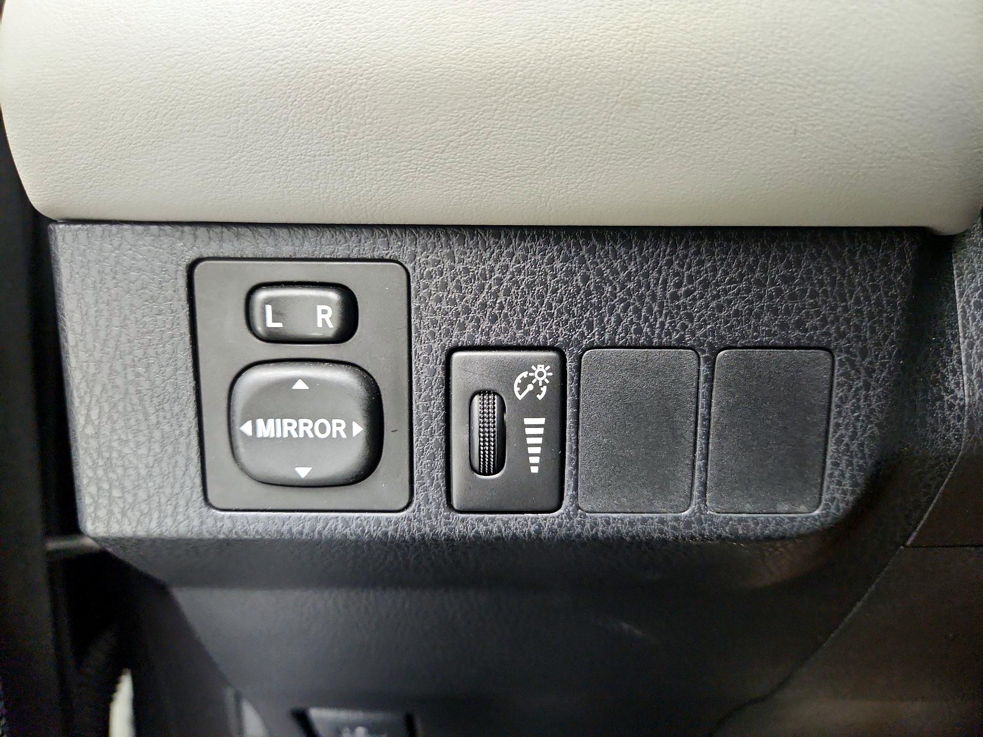 Thumbnail: 2016 Toyota RAV4 - 13