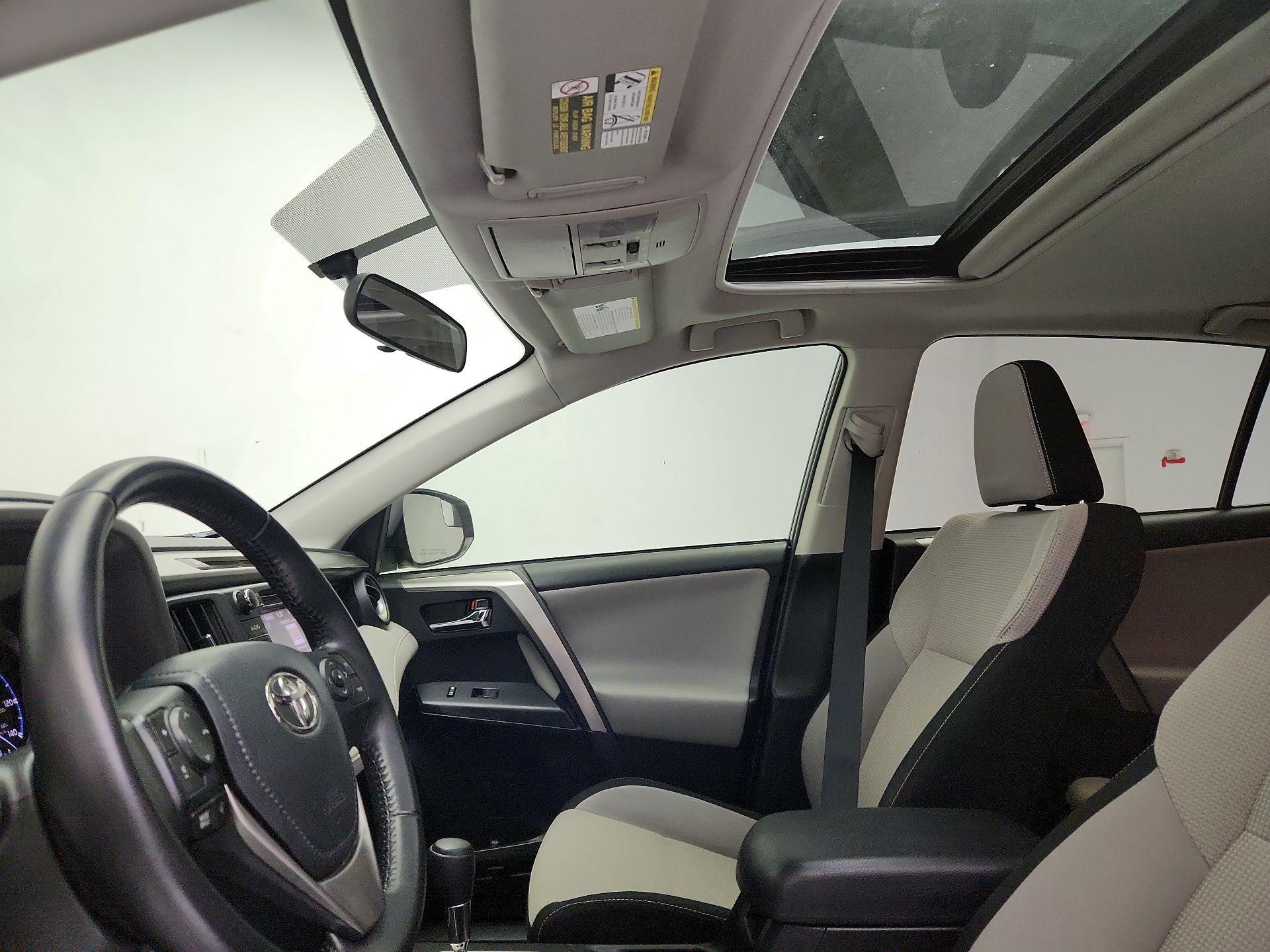 Thumbnail: 2016 Toyota RAV4 - 19