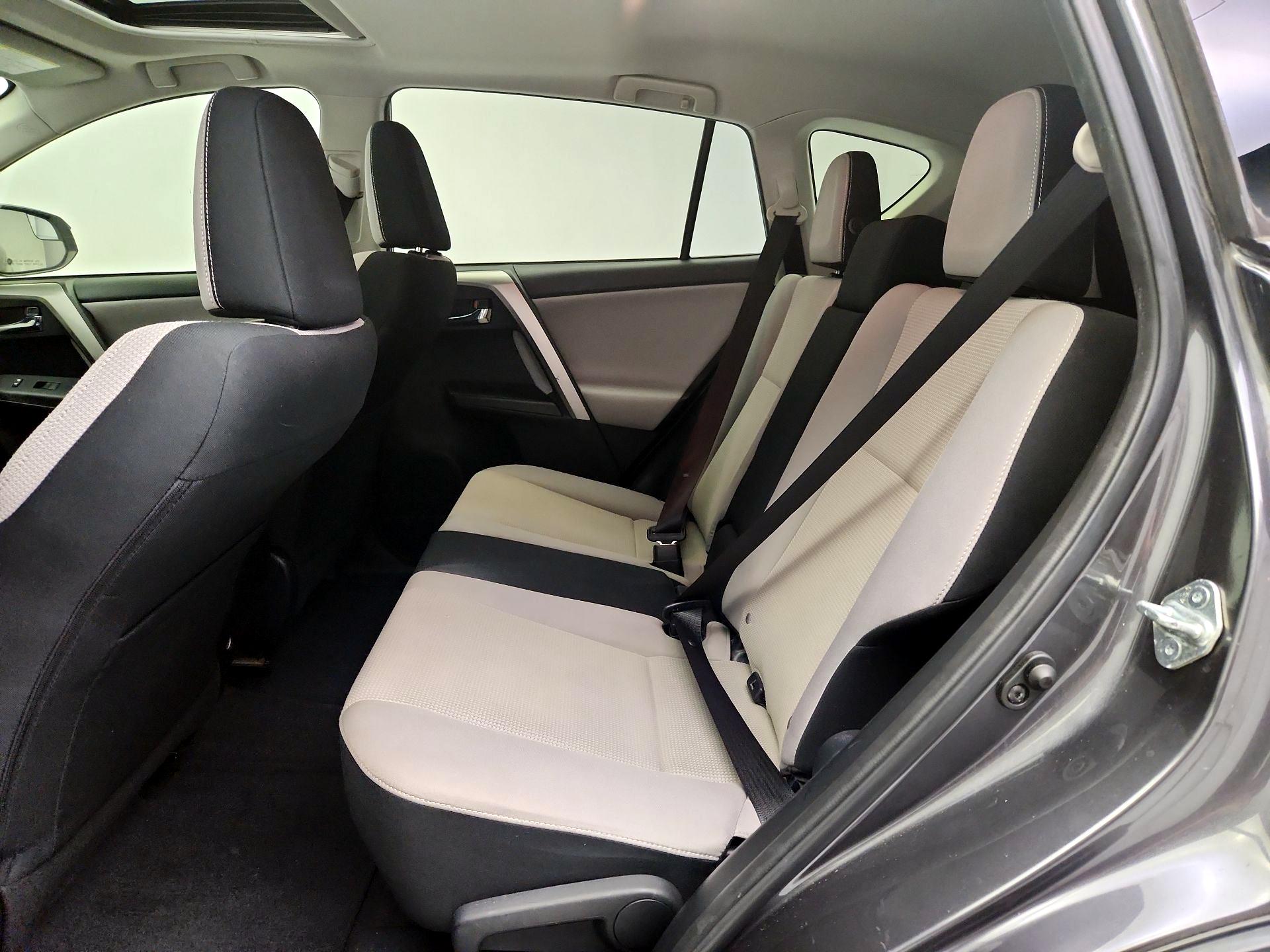 Thumbnail: 2016 Toyota RAV4 - 20