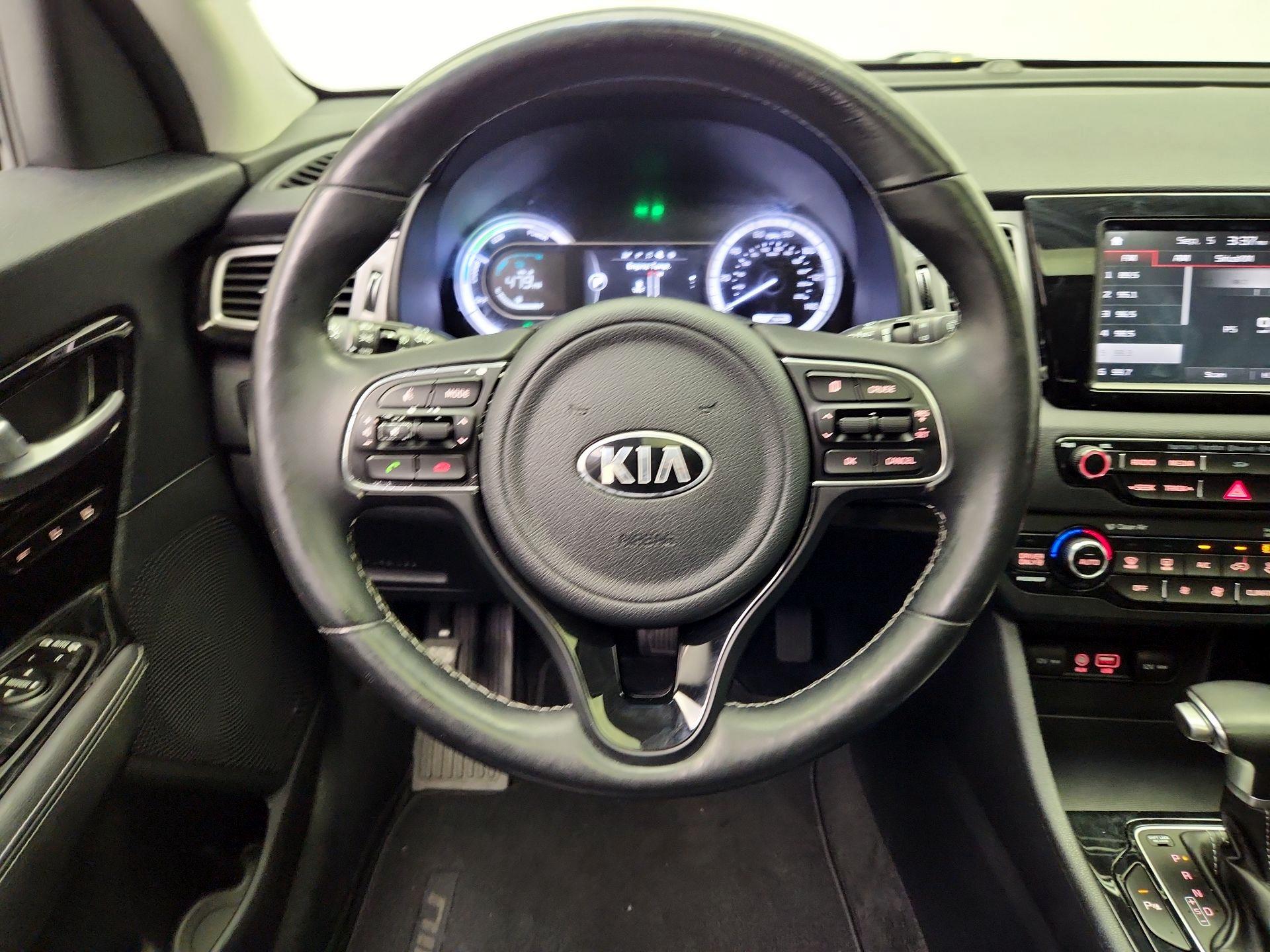 Thumbnail: 2017 Kia Niro - 10