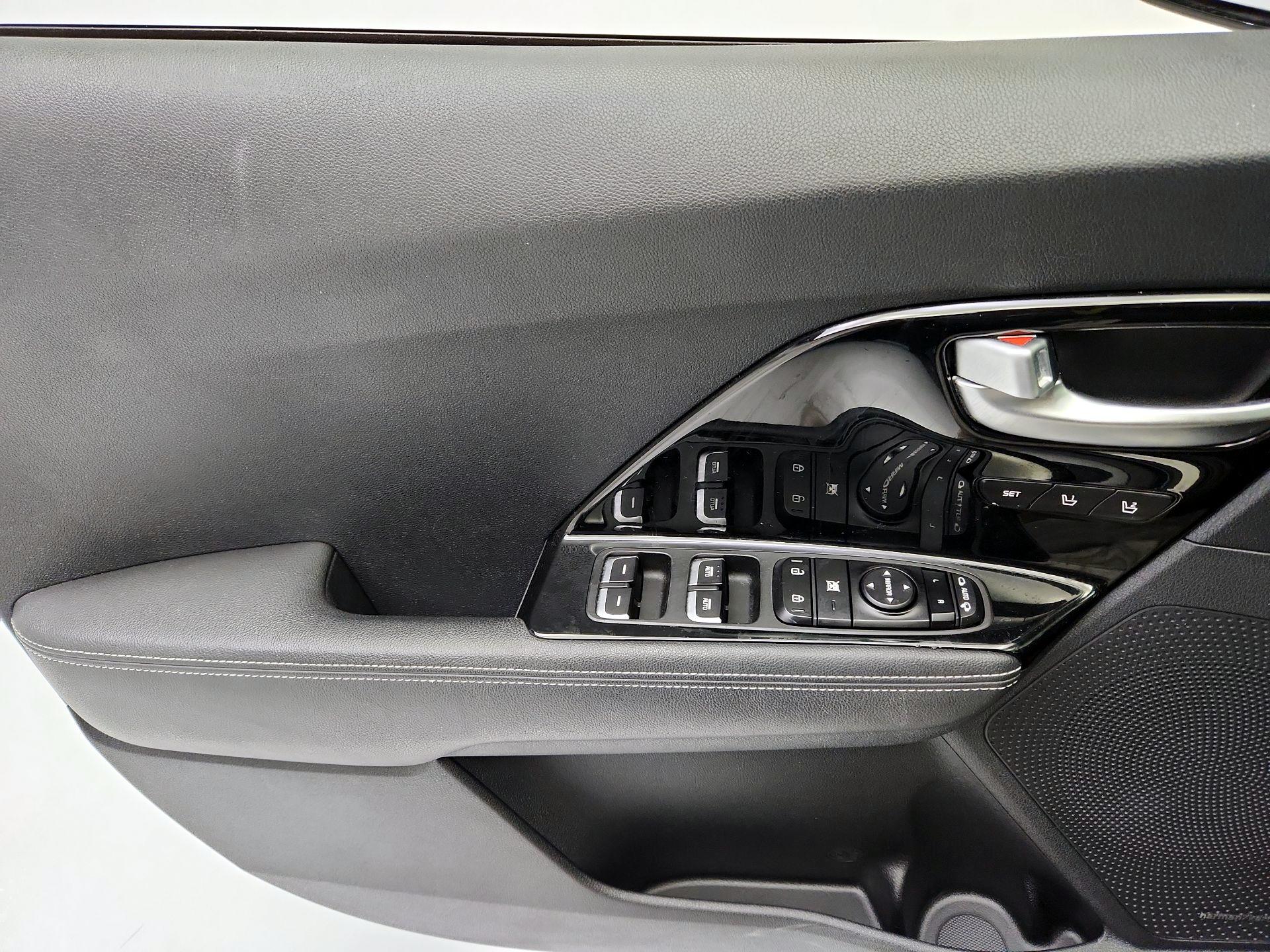 Thumbnail: 2017 Kia Niro - 12