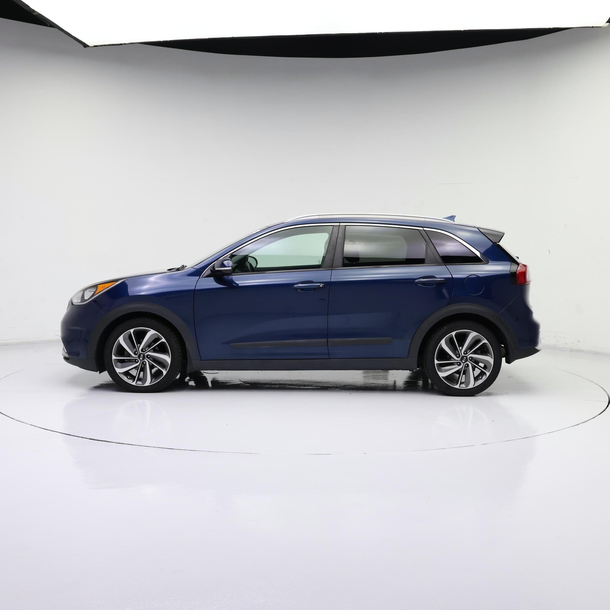 Thumbnail: 2017 Kia Niro - 3