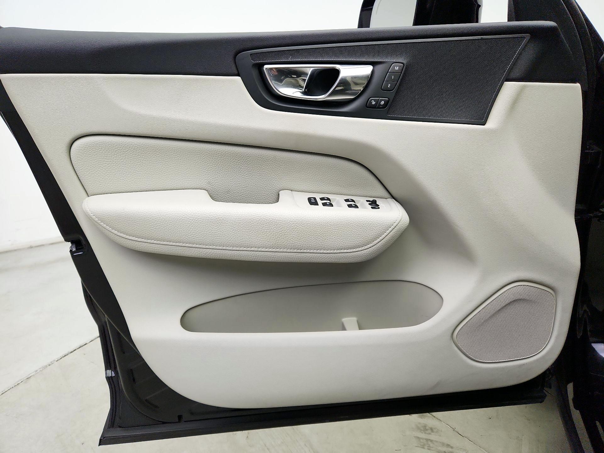 Thumbnail: 2019 Volvo XC60 - 12