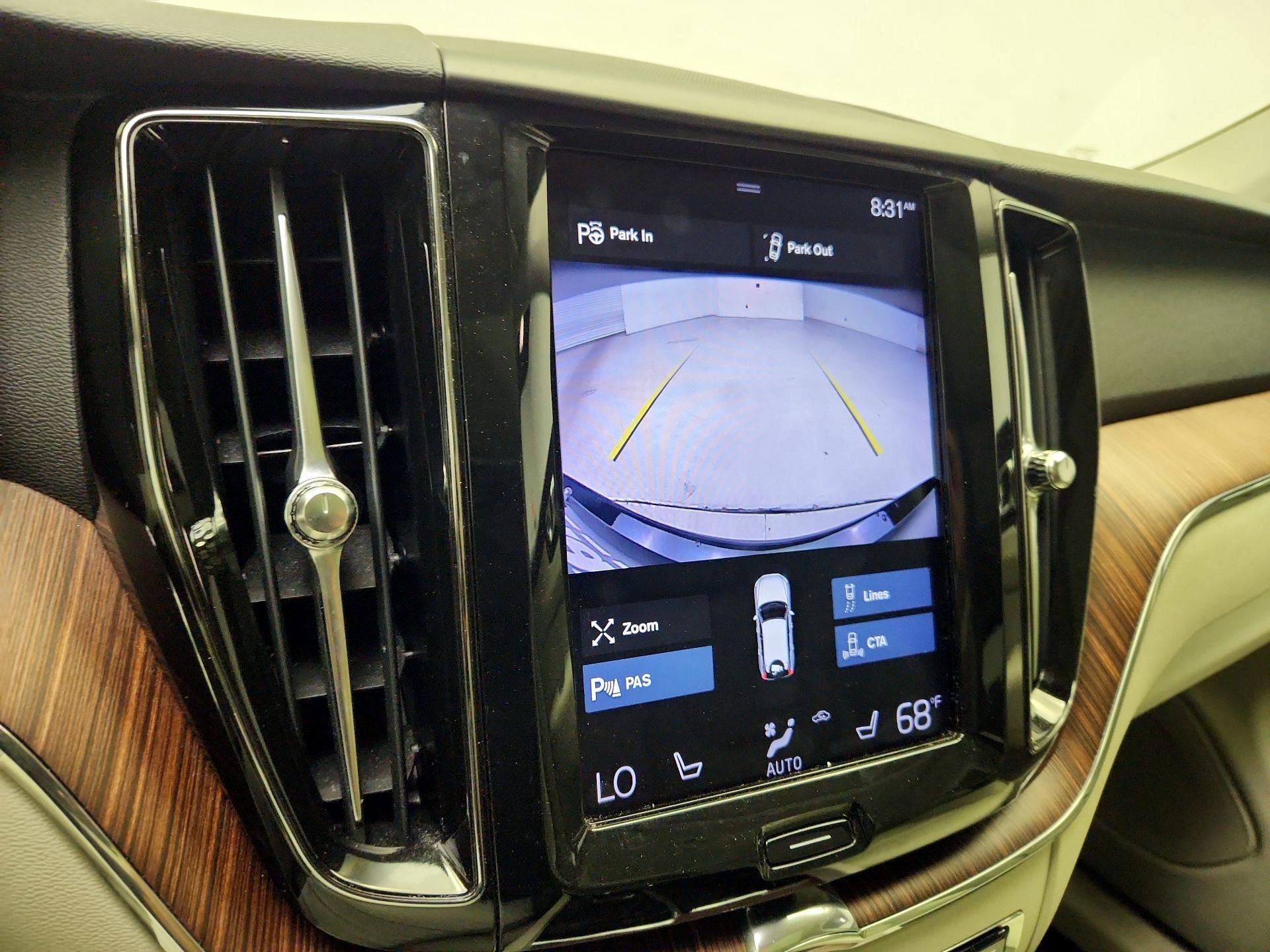 Thumbnail: 2019 Volvo XC60 - 14