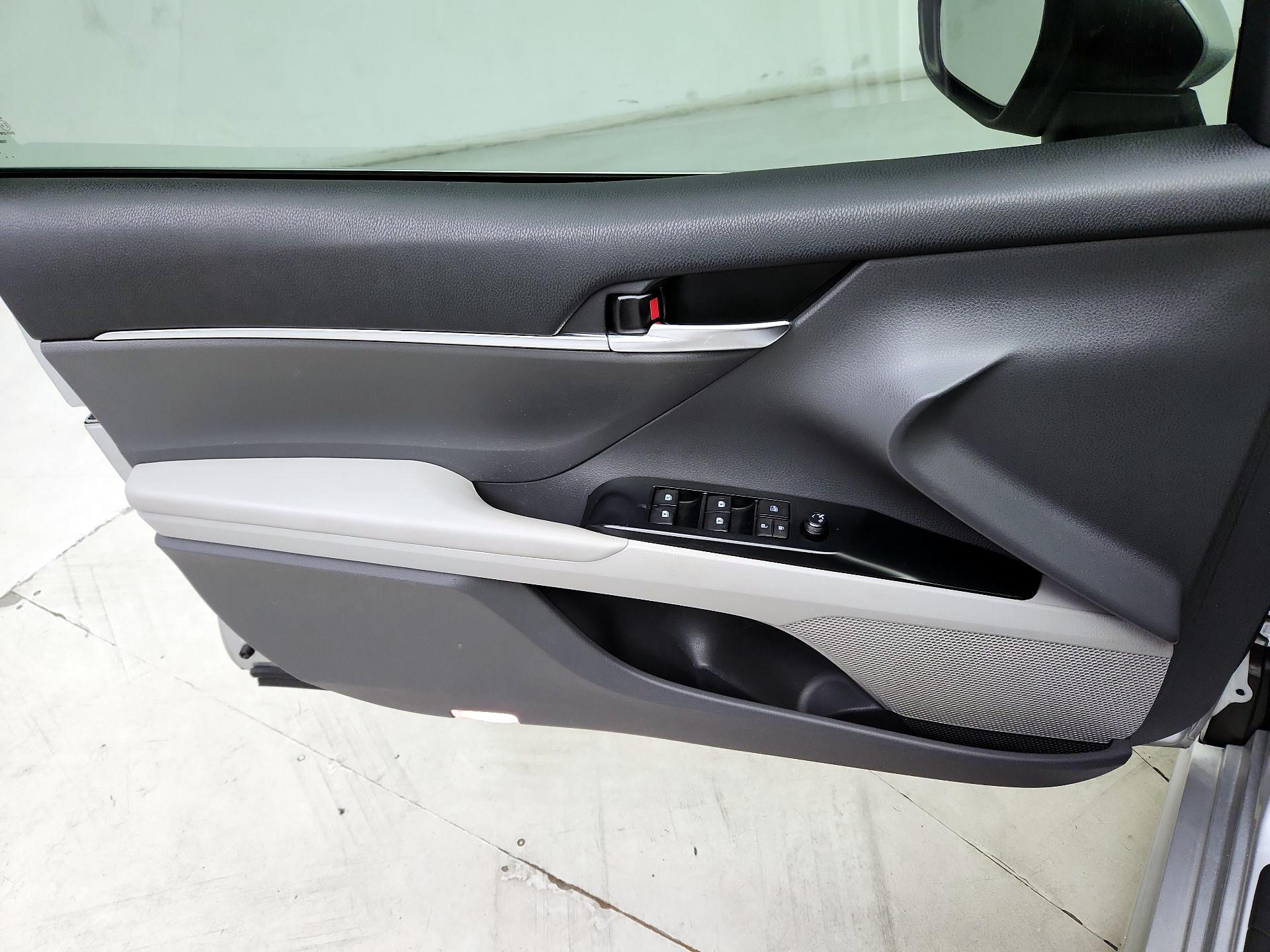 Thumbnail: 2019 Toyota Camry - 12