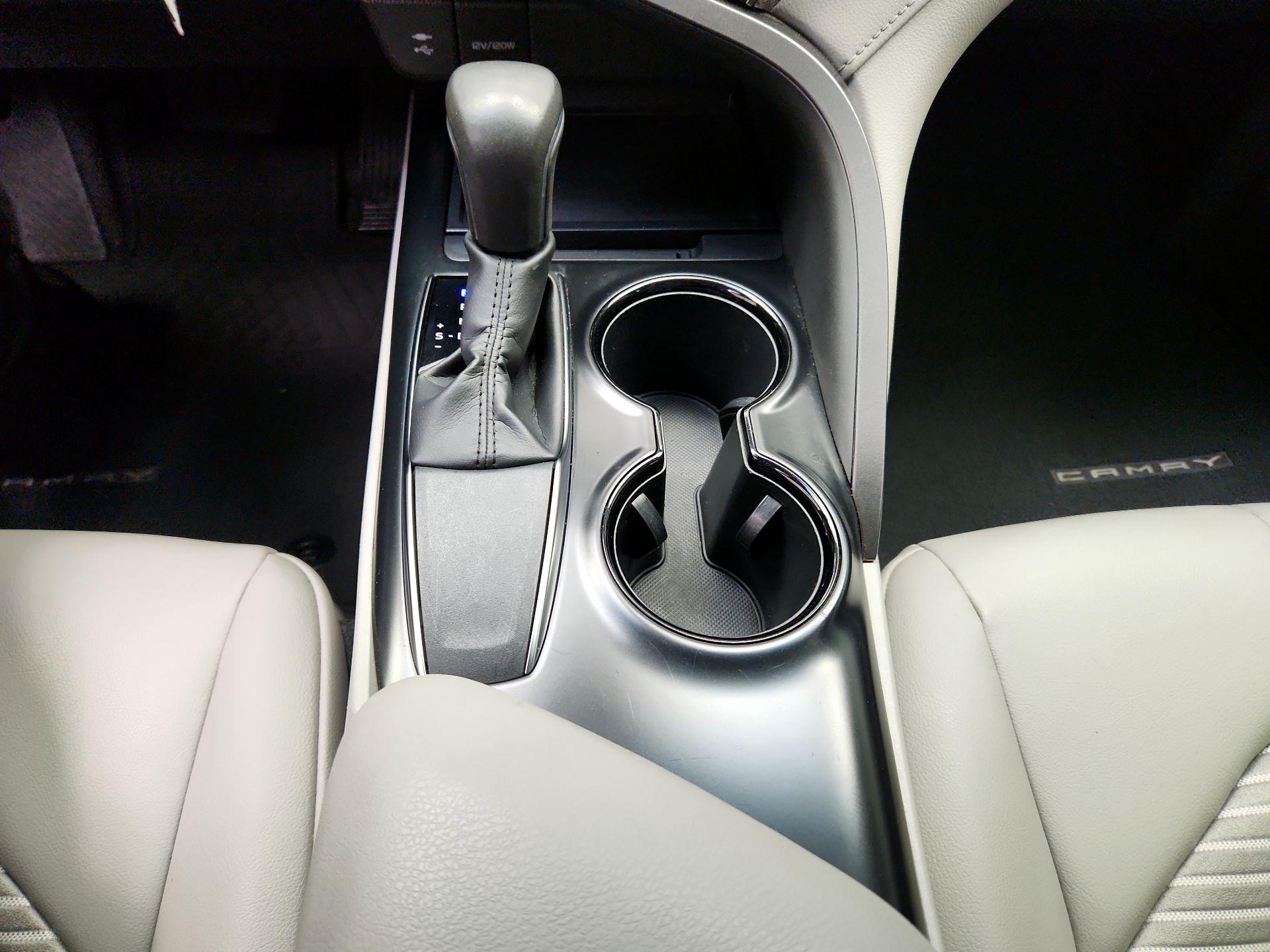 Thumbnail: 2019 Toyota Camry - 17