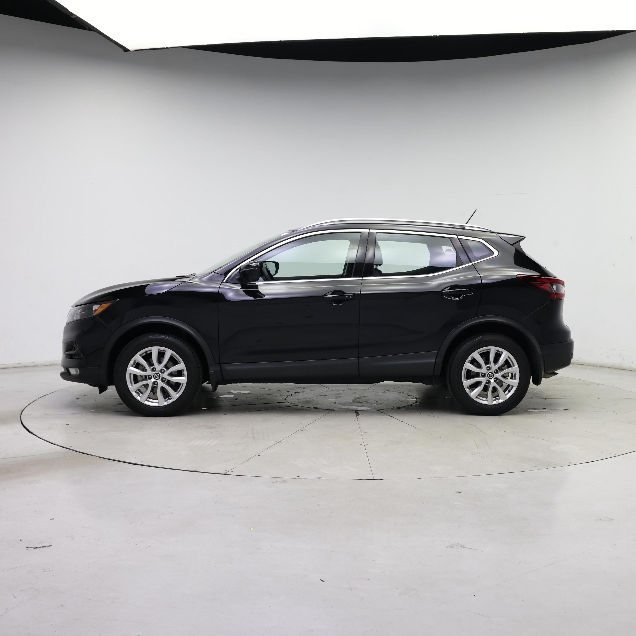 Thumbnail: 2022 Nissan Rogue Sport - 3