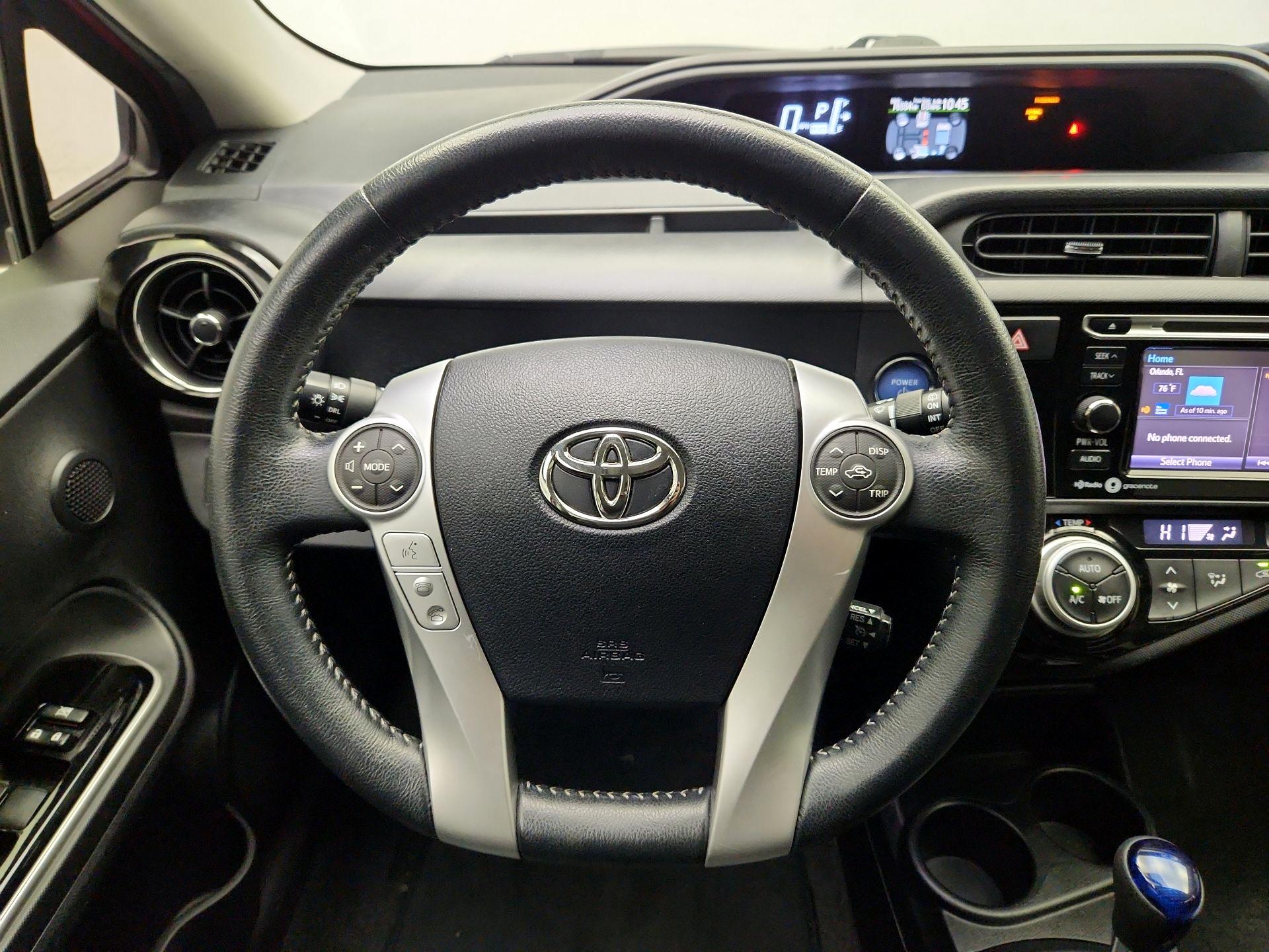 Thumbnail: 2015 Toyota Prius c - 10