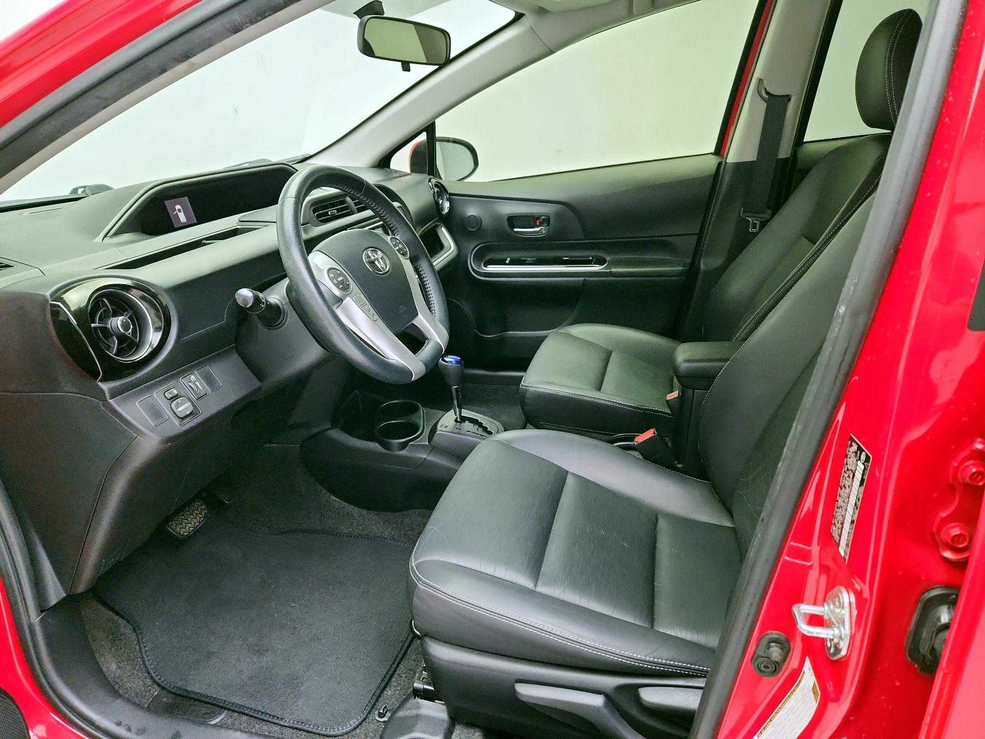 Thumbnail: 2015 Toyota Prius c - 11
