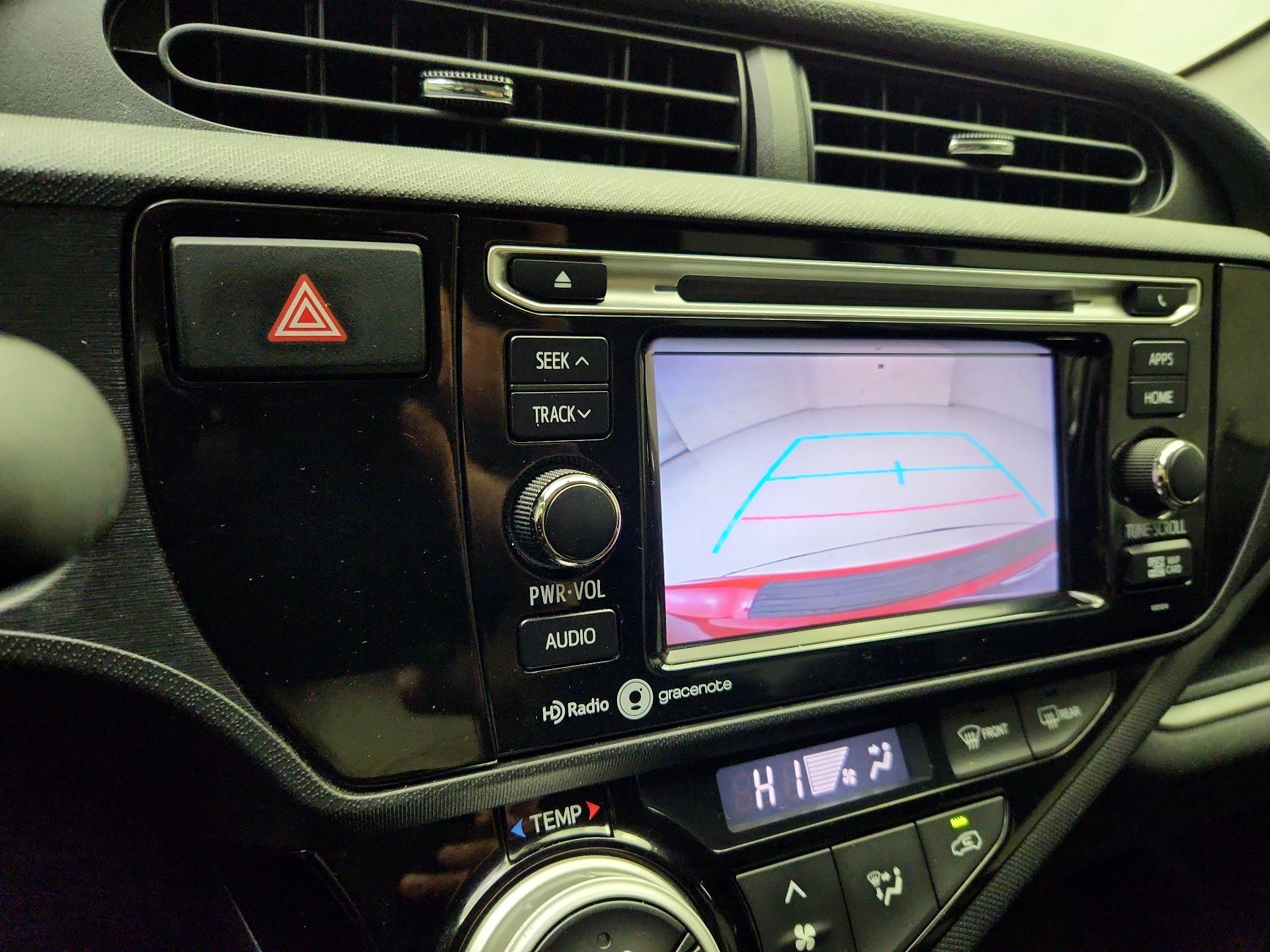 Thumbnail: 2015 Toyota Prius c - 14