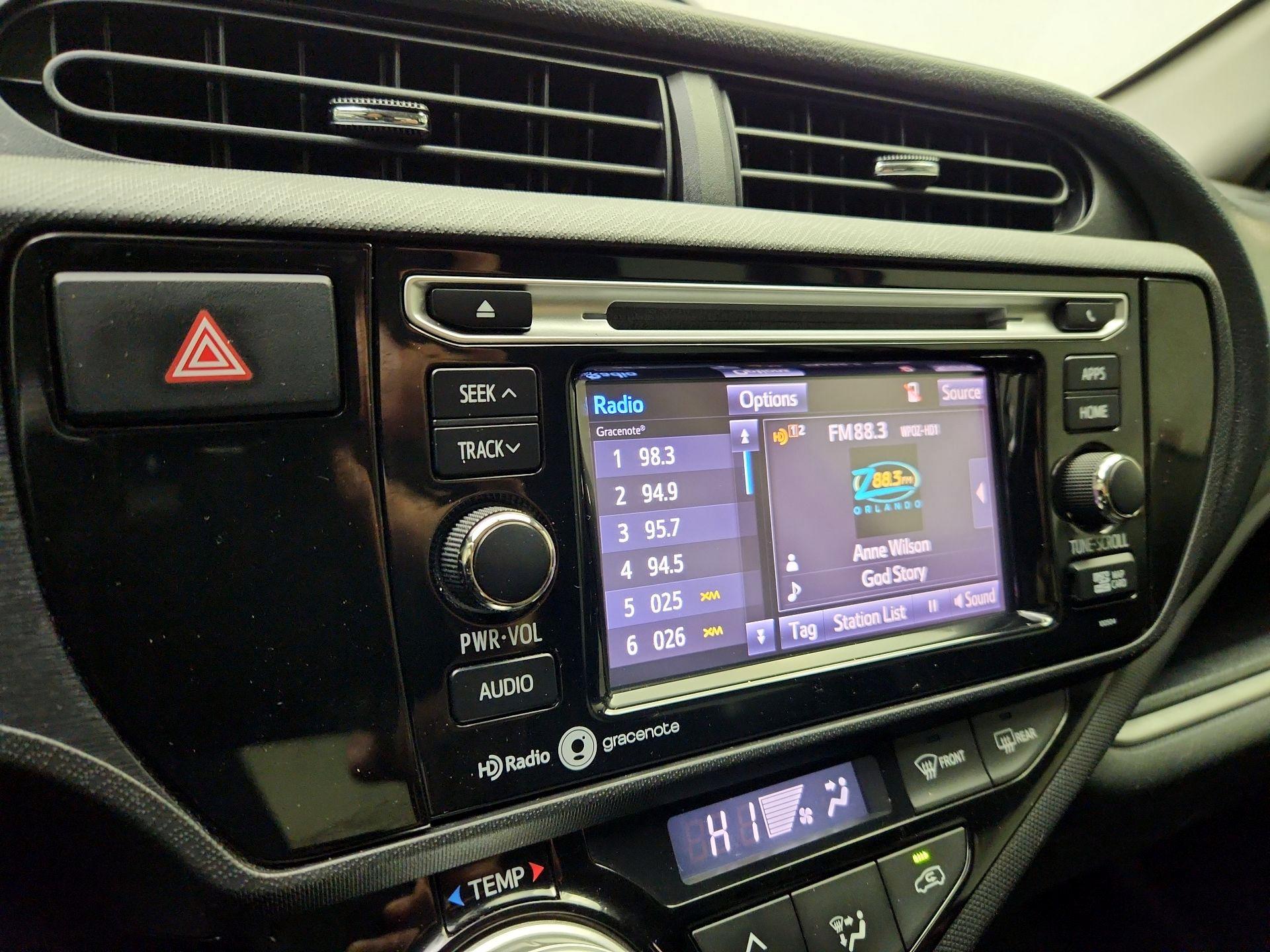 Thumbnail: 2015 Toyota Prius c - 15