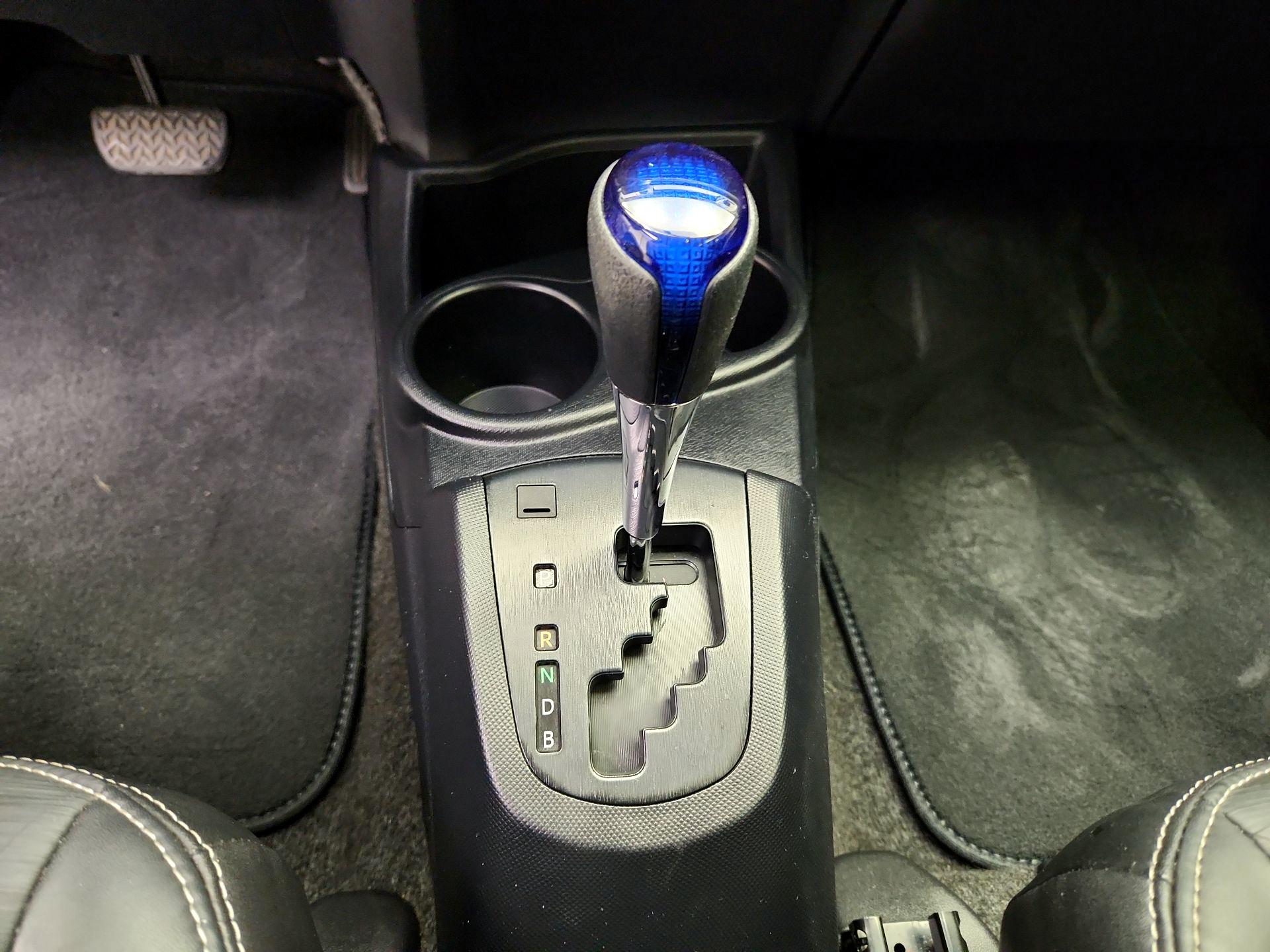 Thumbnail: 2015 Toyota Prius c - 17