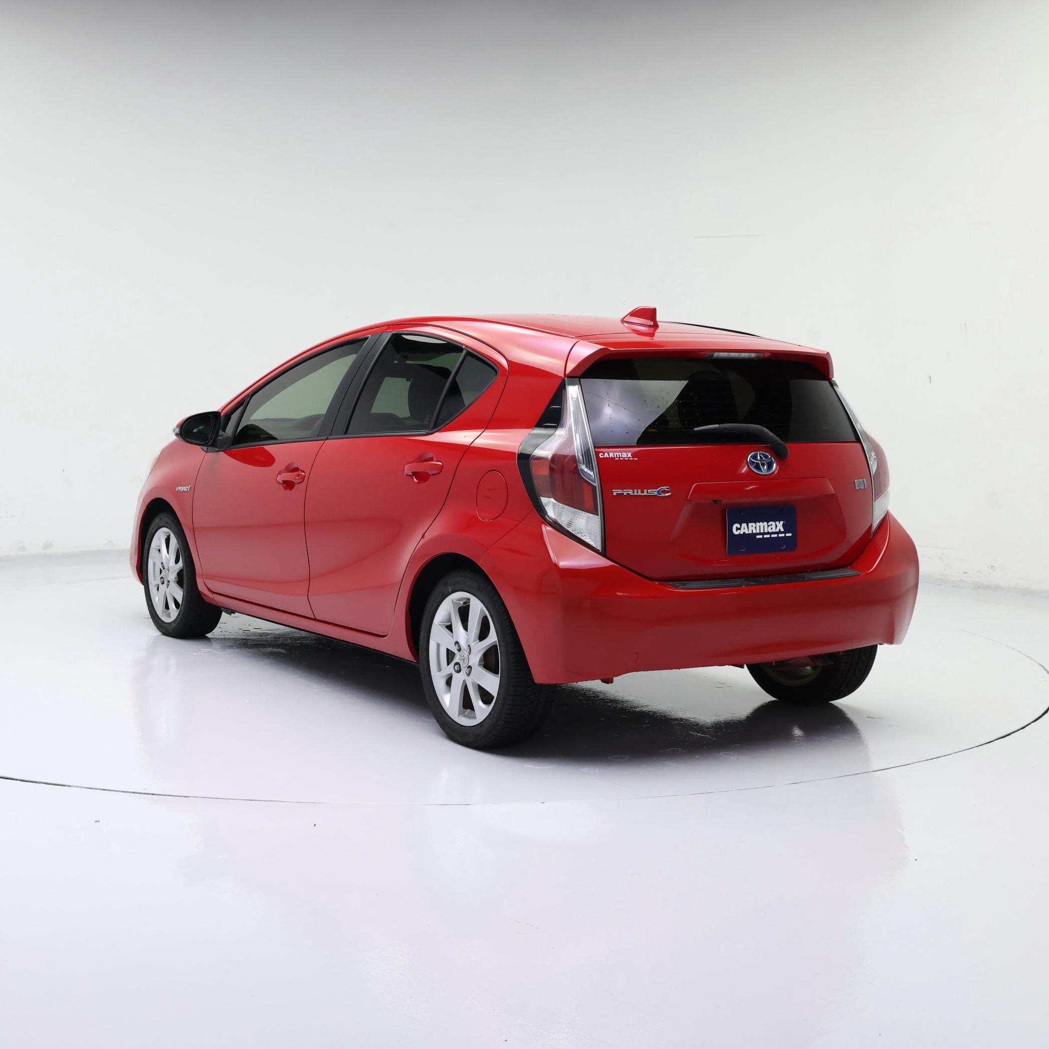 Thumbnail: 2015 Toyota Prius c - 2
