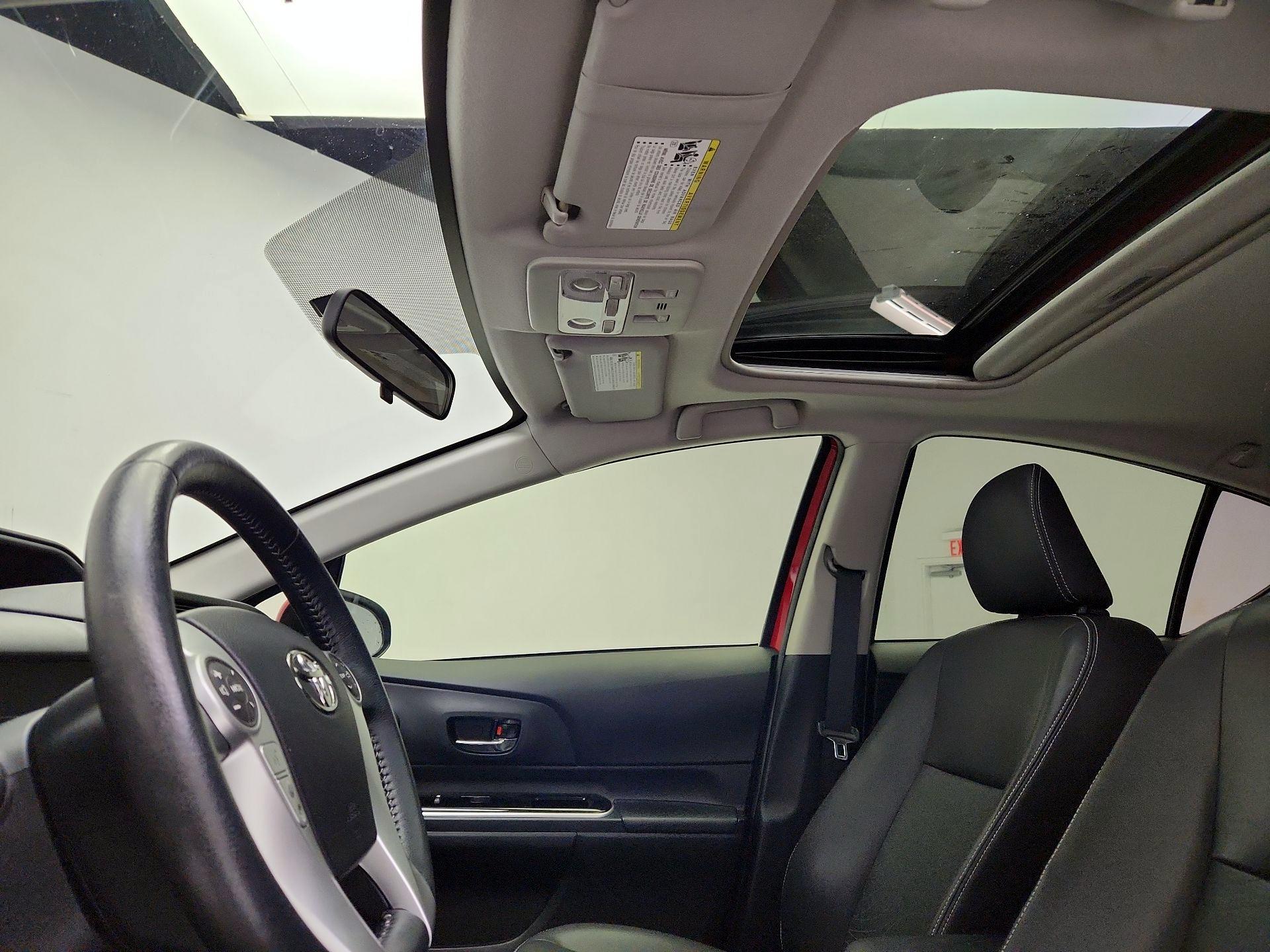 Thumbnail: 2015 Toyota Prius c - 19
